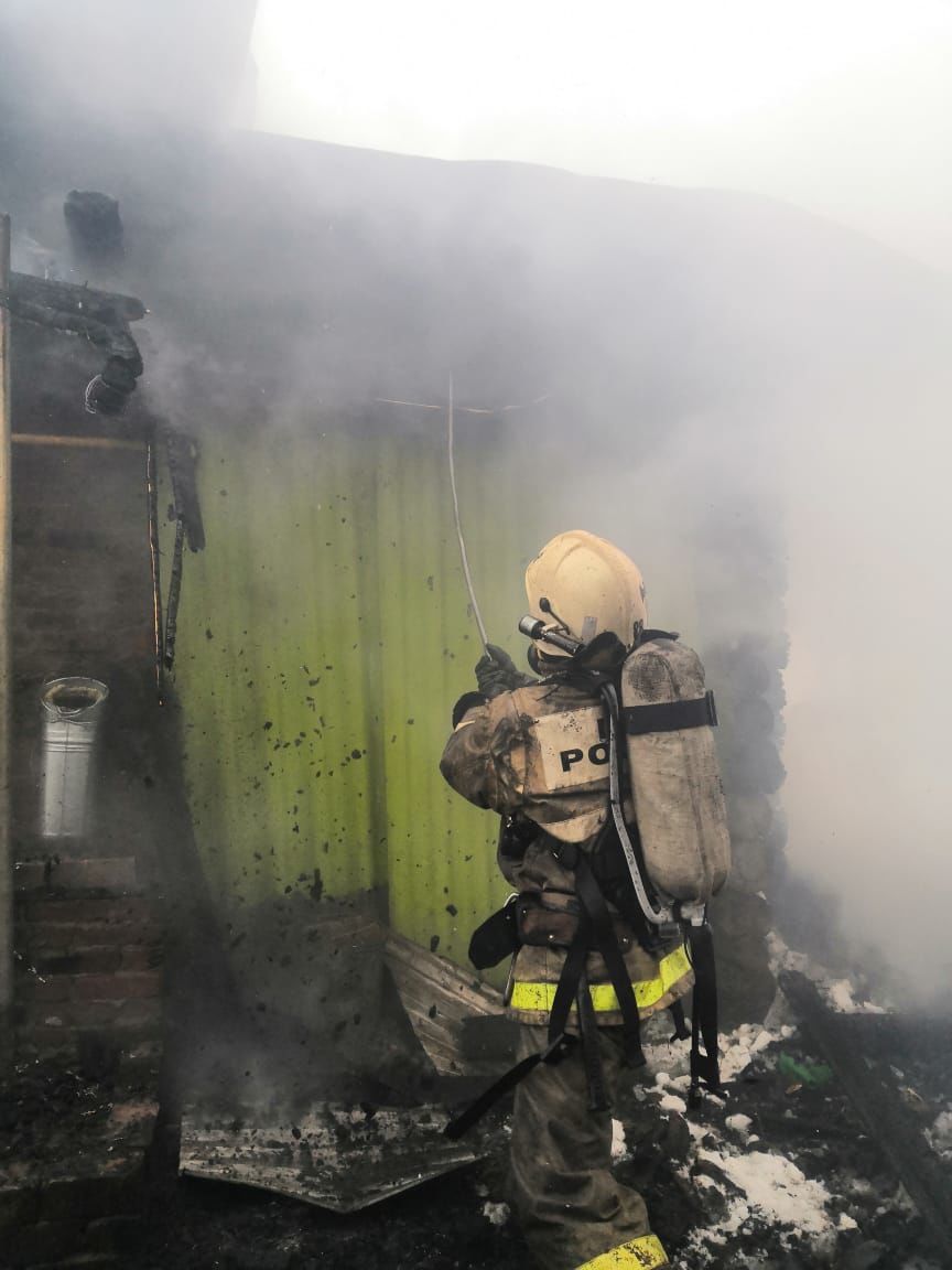Житель села Пуст-Ашит остался без дома из-за пожара