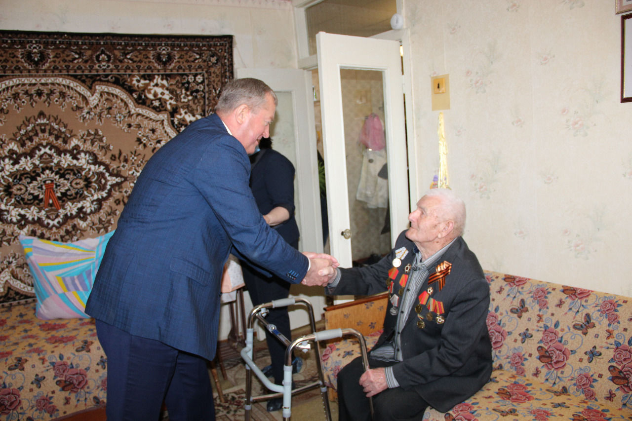 В Заинске поздравили ветеранов Великой Отечественной войны и узниц концлагерей