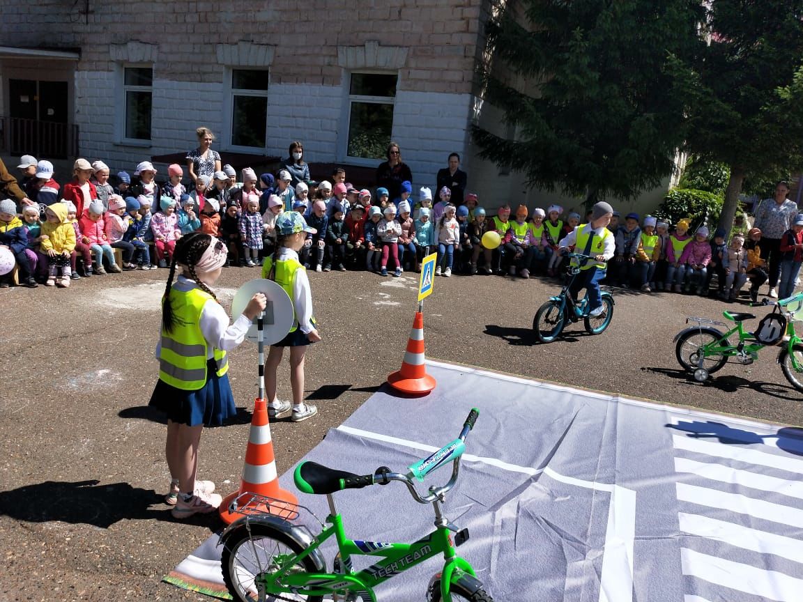 Заинские дошколята отметили Всемирный день велосипеда
