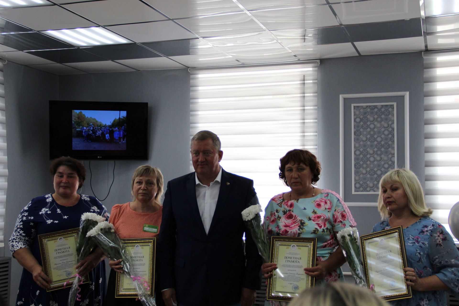 Глава района поздравил соцработников с профессиональным праздником