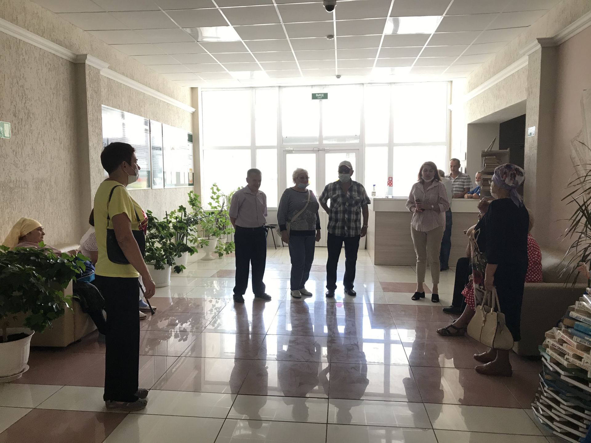 Отдыхающие центра социальной помощи «Шатлык» посетили заинскую библиотеку