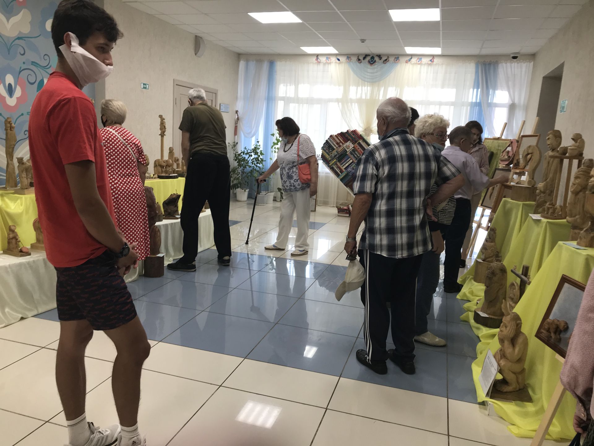 Отдыхающие центра социальной помощи «Шатлык» посетили заинскую библиотеку