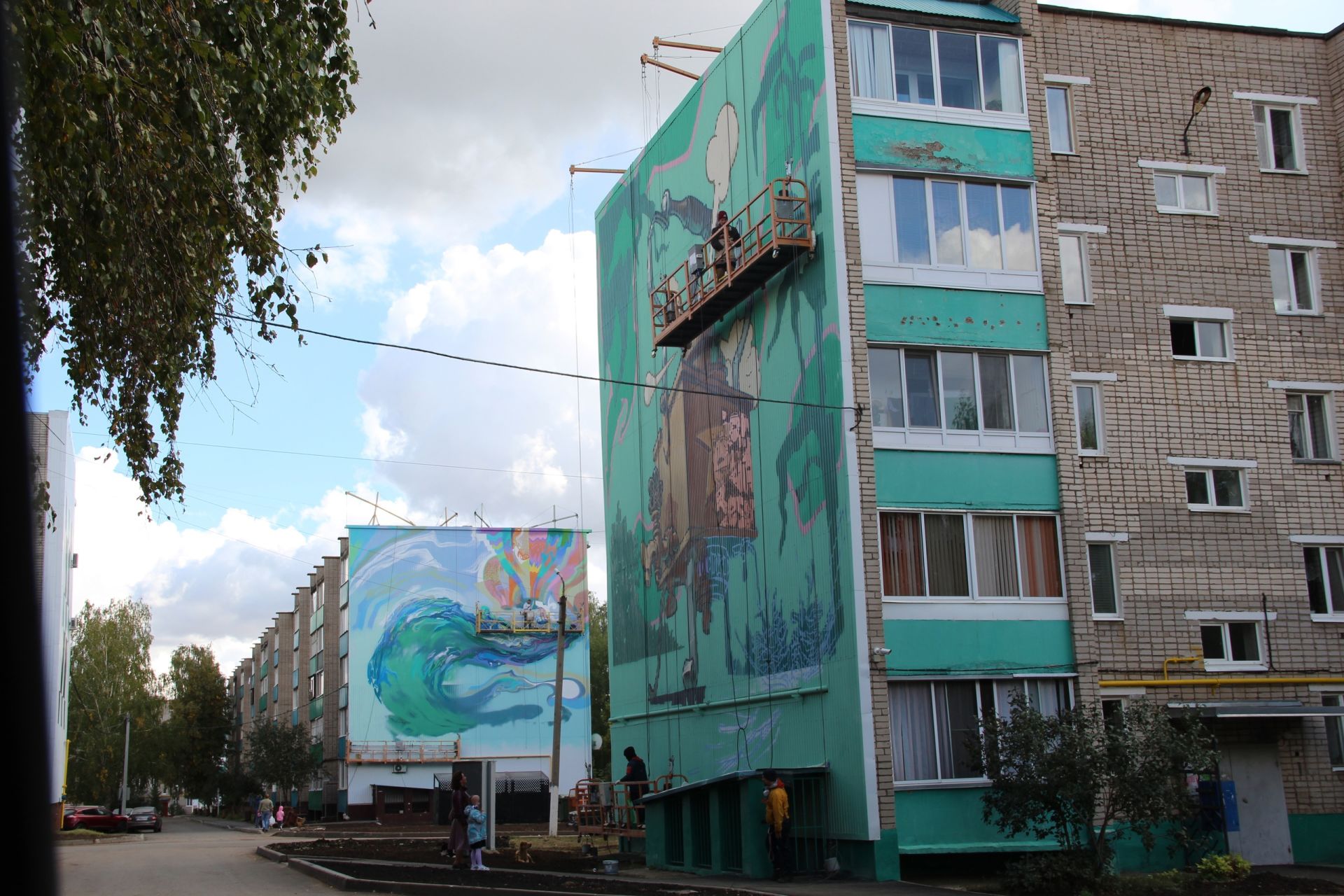 В Заинске художники раскрасили фасады трех домов