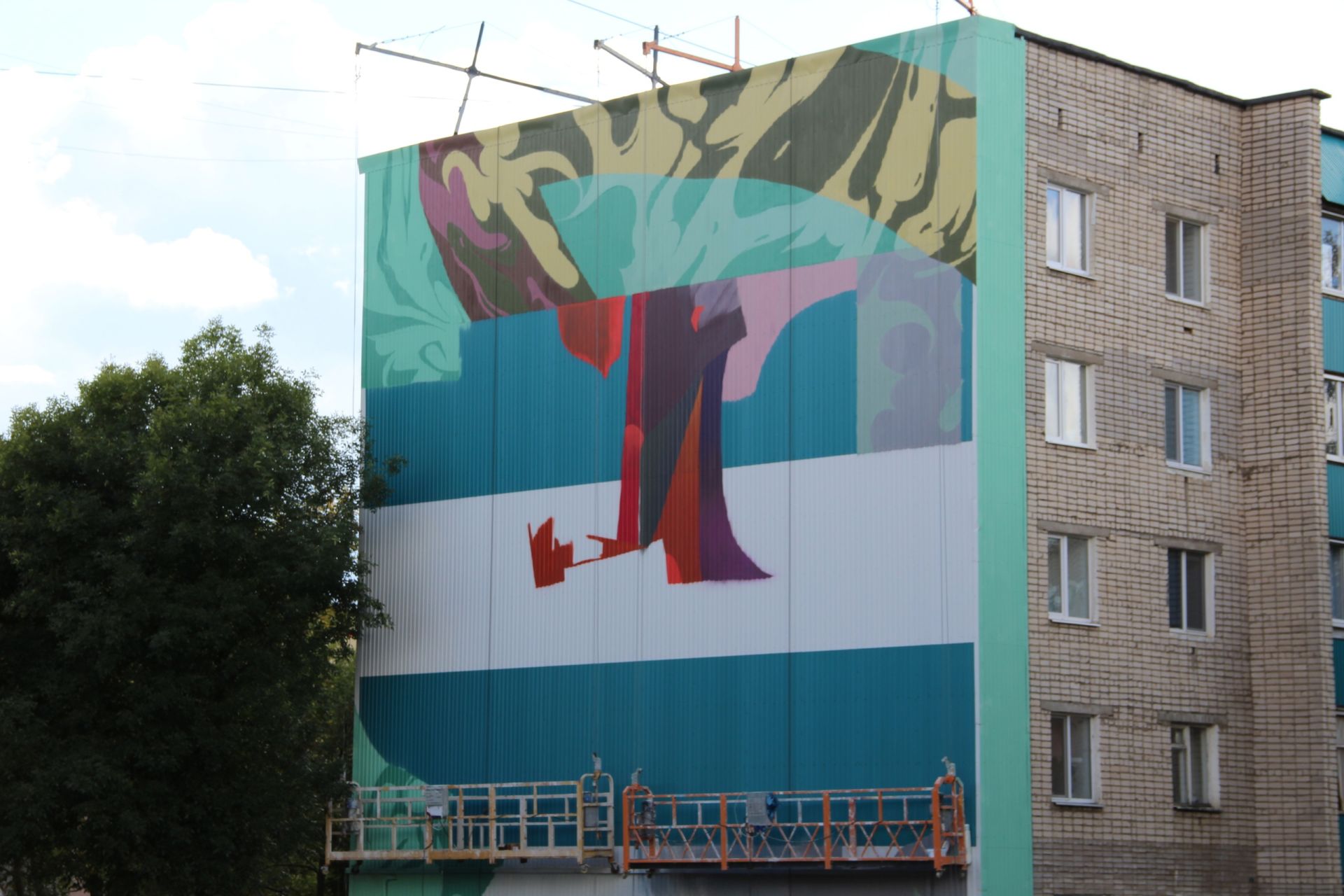 В Заинске художники раскрасили фасады трех домов