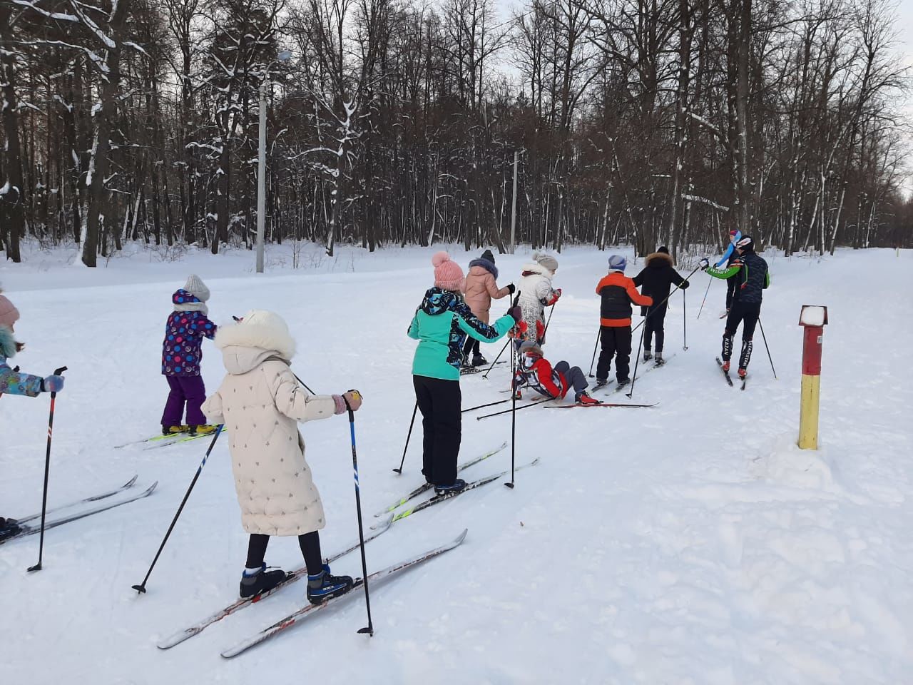 В Заинске для ребят социального центра провели лыжные гонки