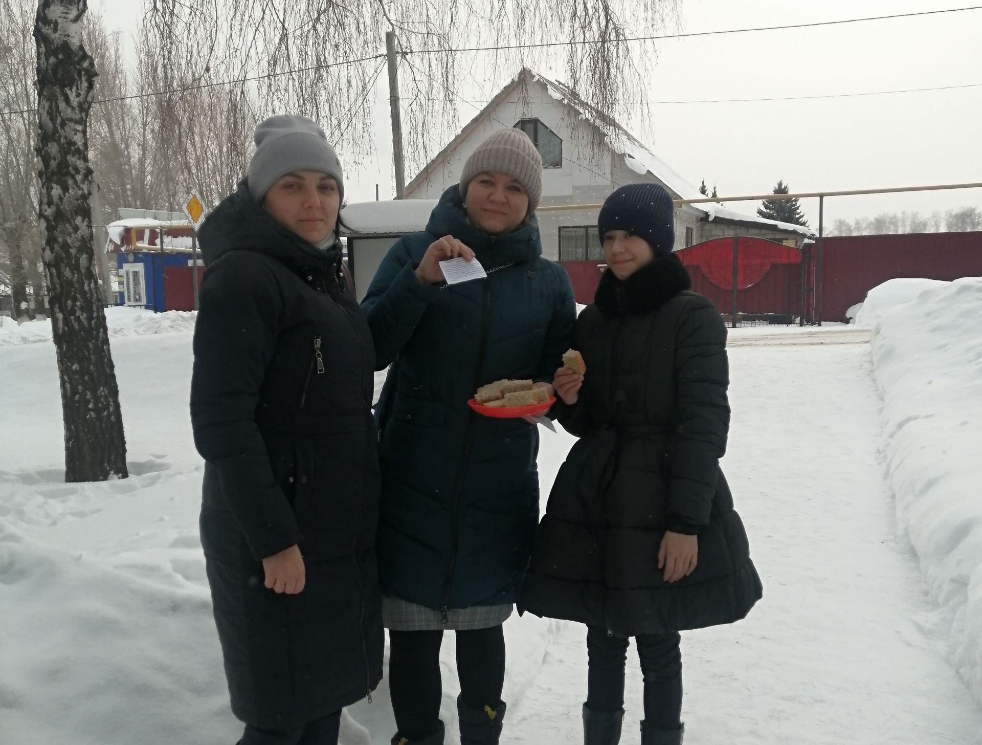 Заинцам раздали 125 грамм хлеба в память о блокаде Ленинграда