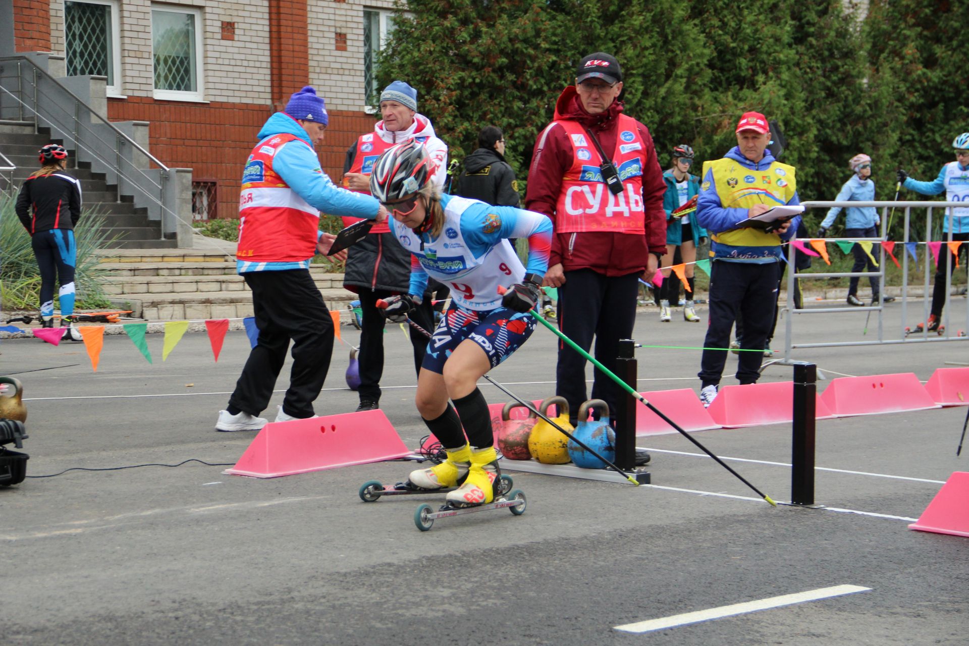 Участники финала Кубка России по лыжероллерам соревновались на одной из улиц Заинска