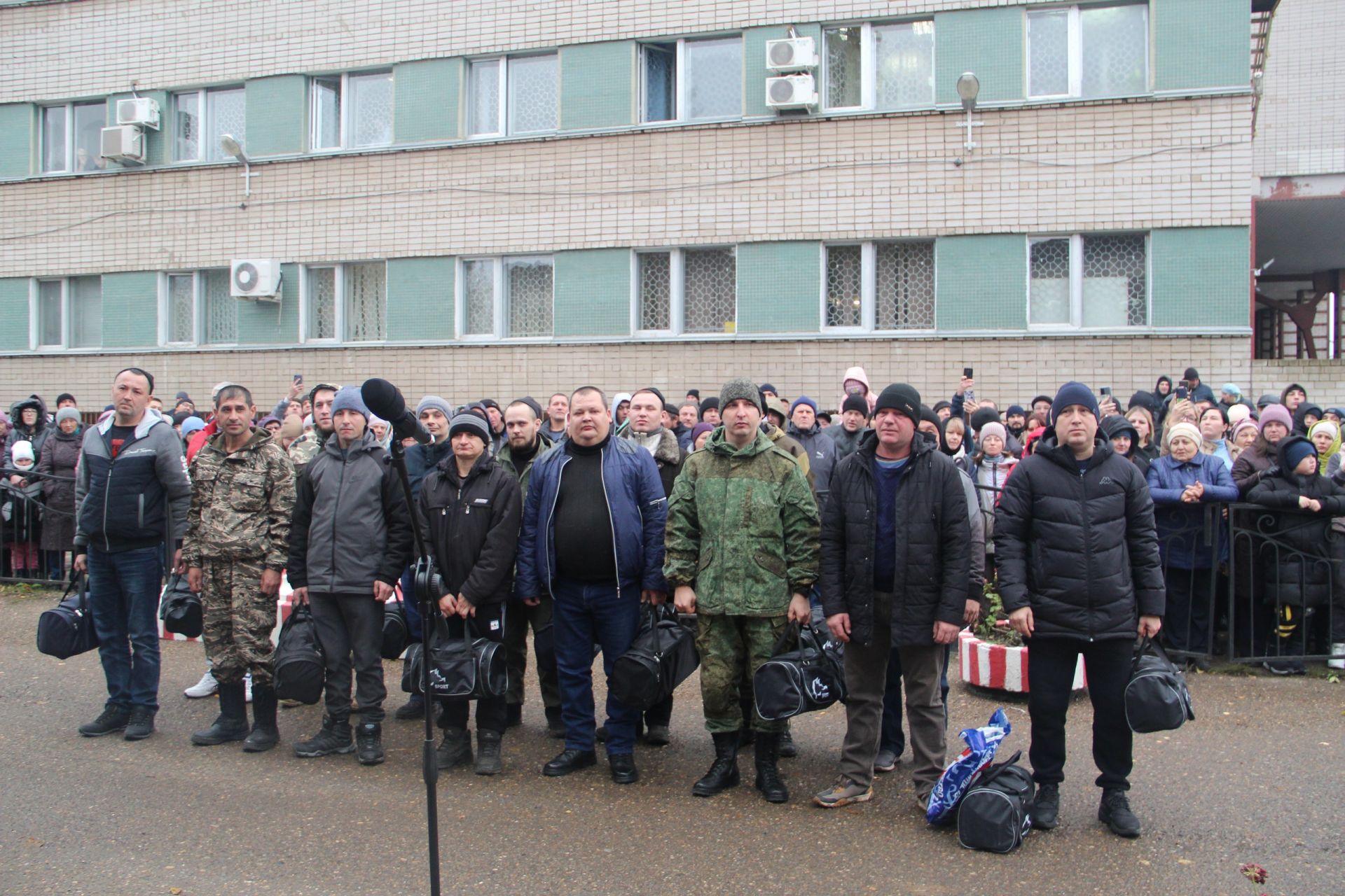 В Заинске провожают мобилизованных второй день подряд