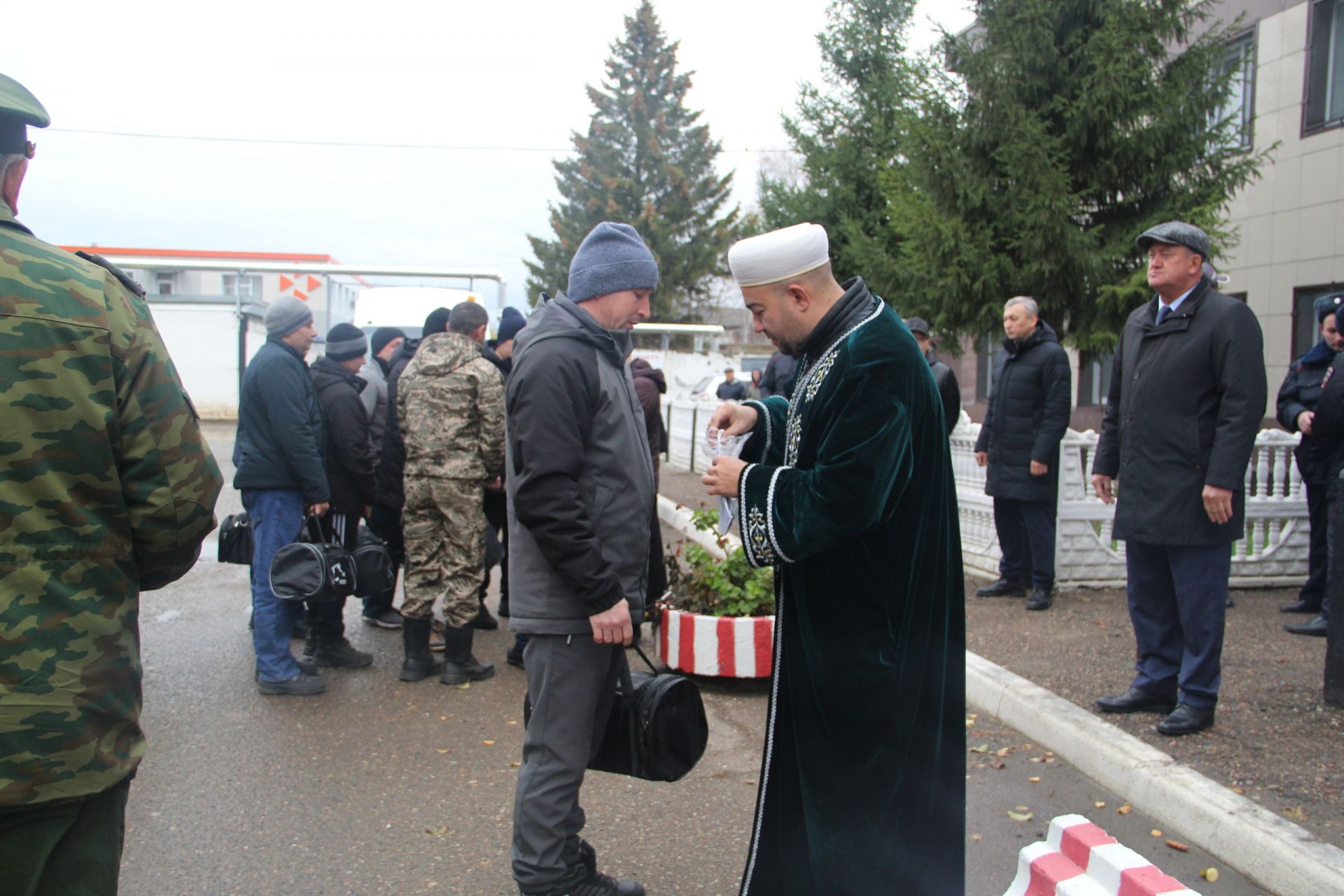 В Заинске провожают мобилизованных второй день подряд