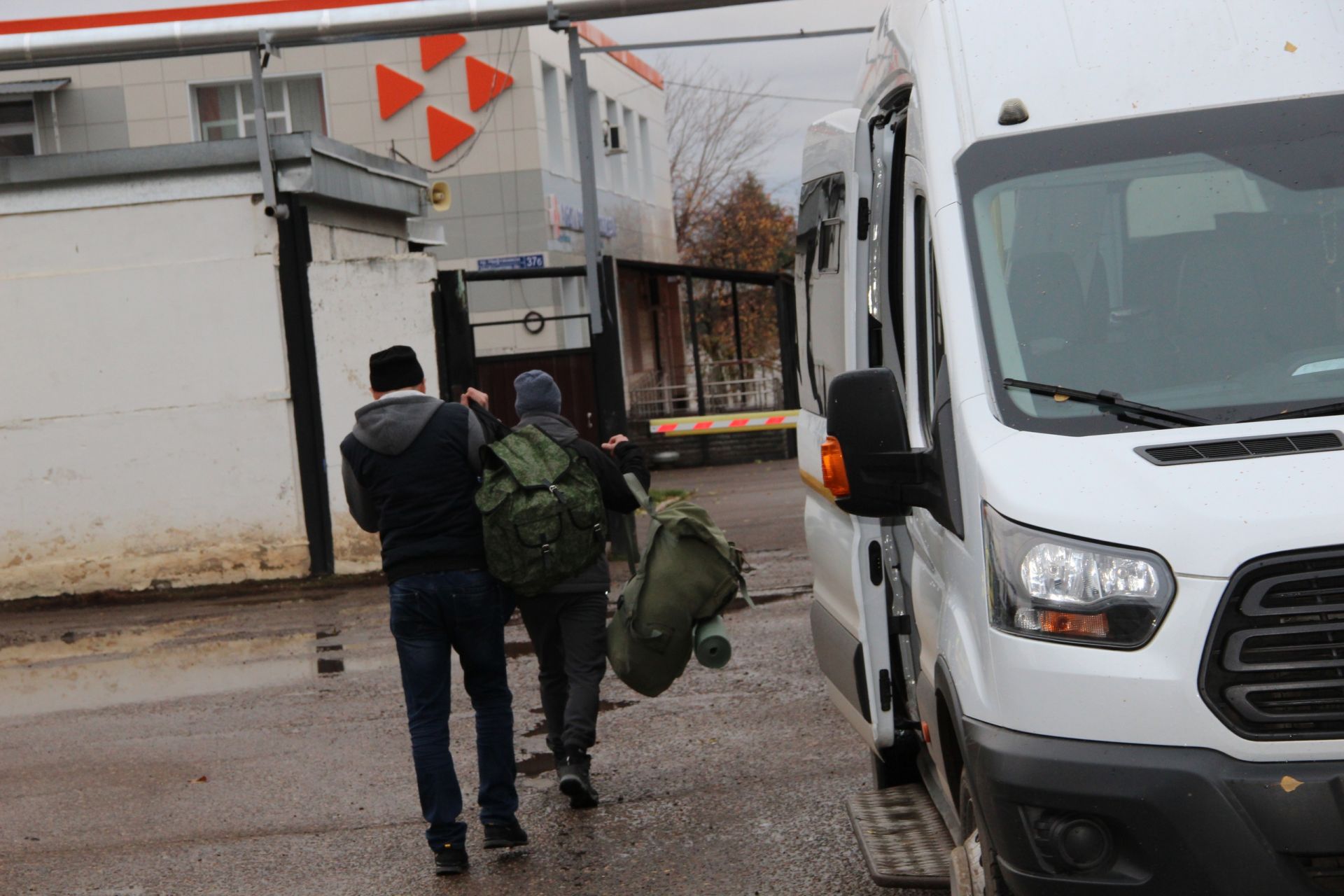 В Заинске провожают мобилизованных второй день подряд