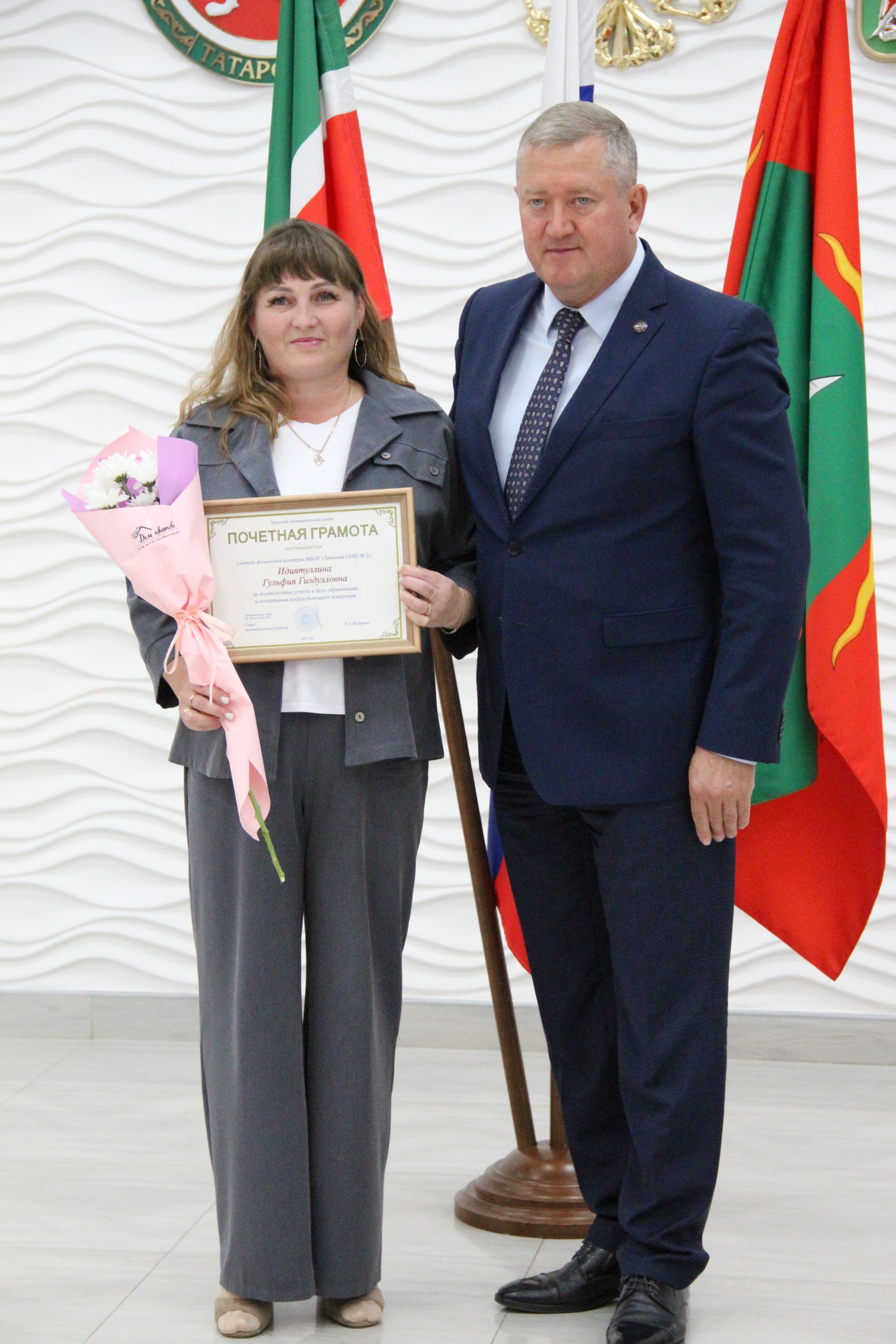 Глава Заинского района поздравил педагогов с профессиональным праздником