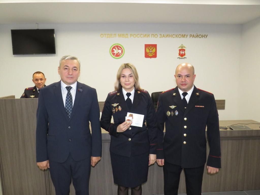 Полицейские Заинска получили награды в свой профессиональный праздник