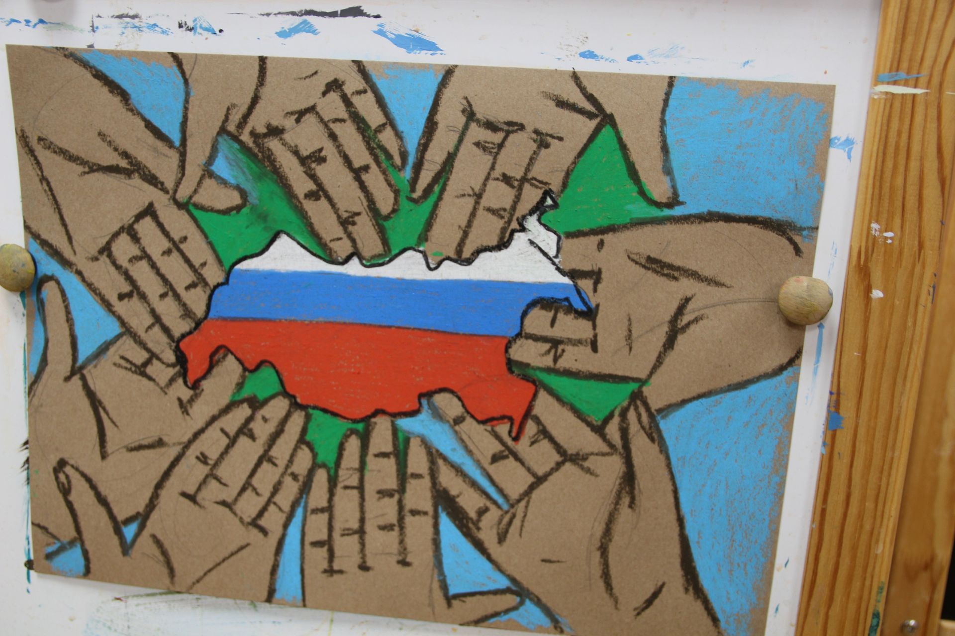 Наша сила – в единстве: дети рисуют патриотические рисунки