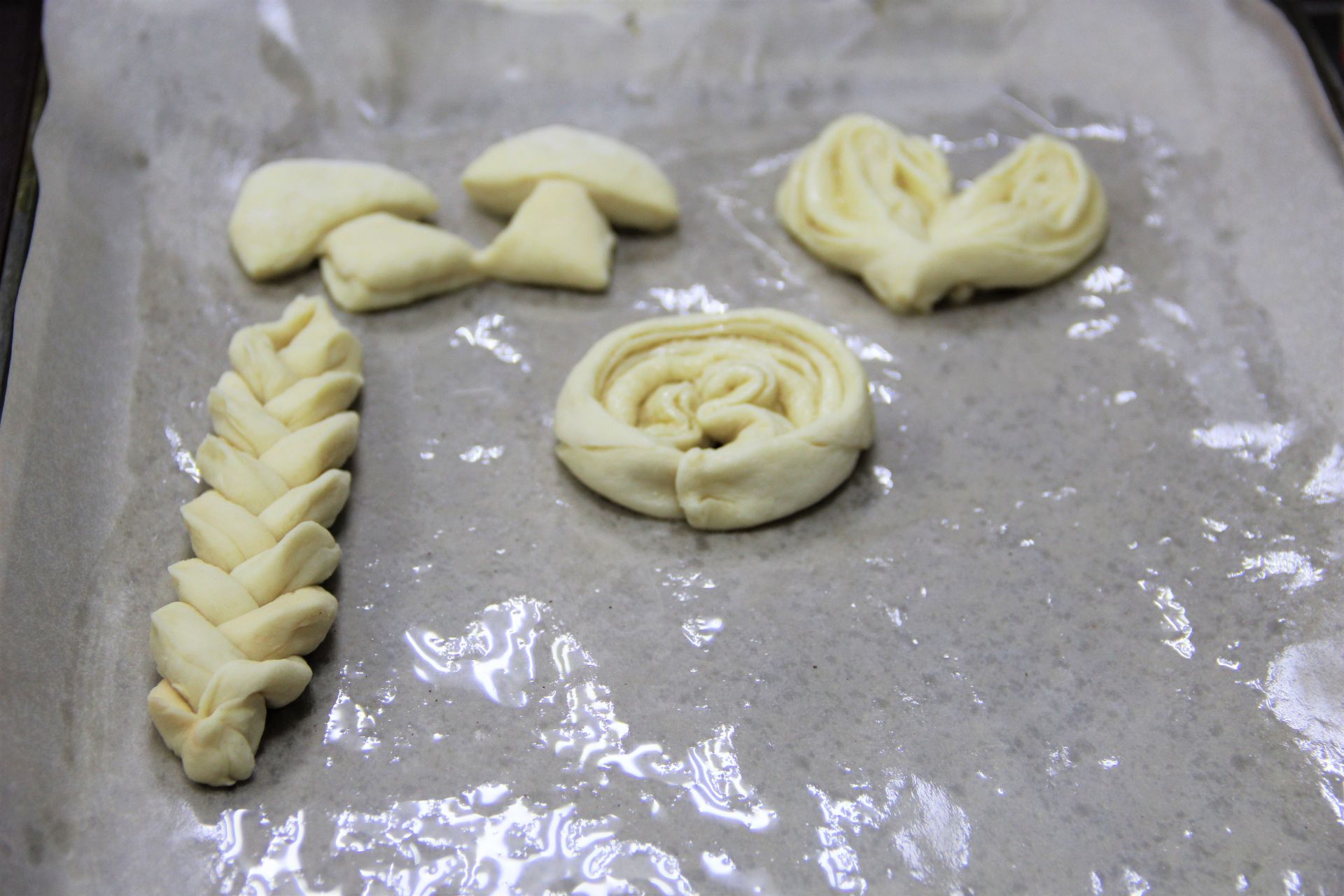 Заинская школьница поделилась секретом приготовления красивой булочки
