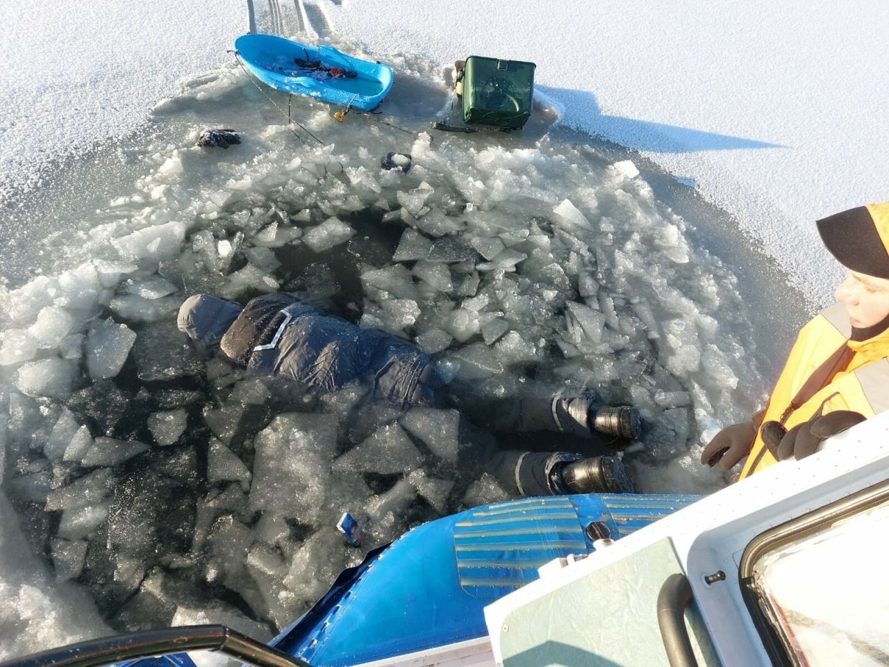В Татарстане рыбак погиб, провалившись под лед