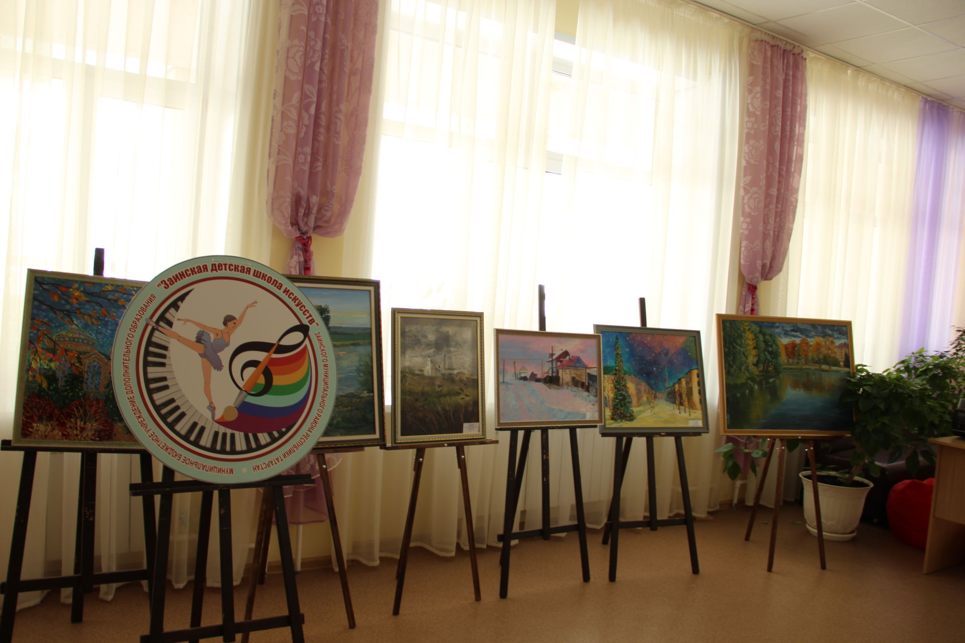 В Заинске открылась Всероссийская выставка картин