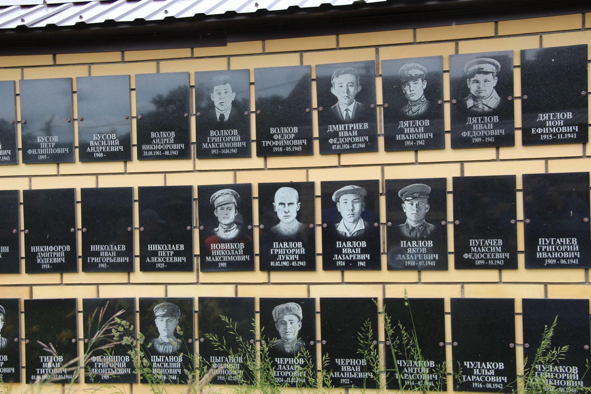 В безымянной могиле: жители Заинского района установили надгробную плиту памяти ветерана Великой Отечественной войны
