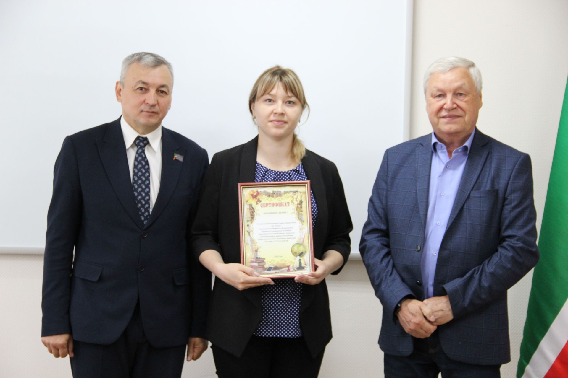 Школы Заинского района получили сертификаты на комплекты школьного инвентаря от нефтяников