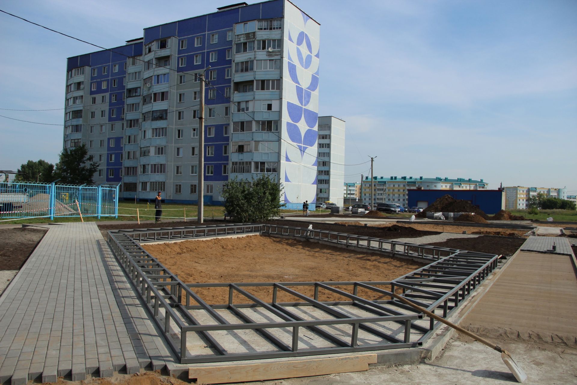 Тротуары, тренажеры, скамейки: в Заинске началось строительство первой очереди молодежного парка