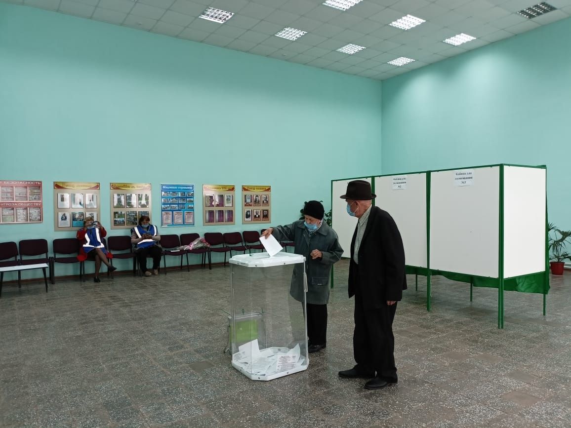 В Заинске открылись три избирательных участка