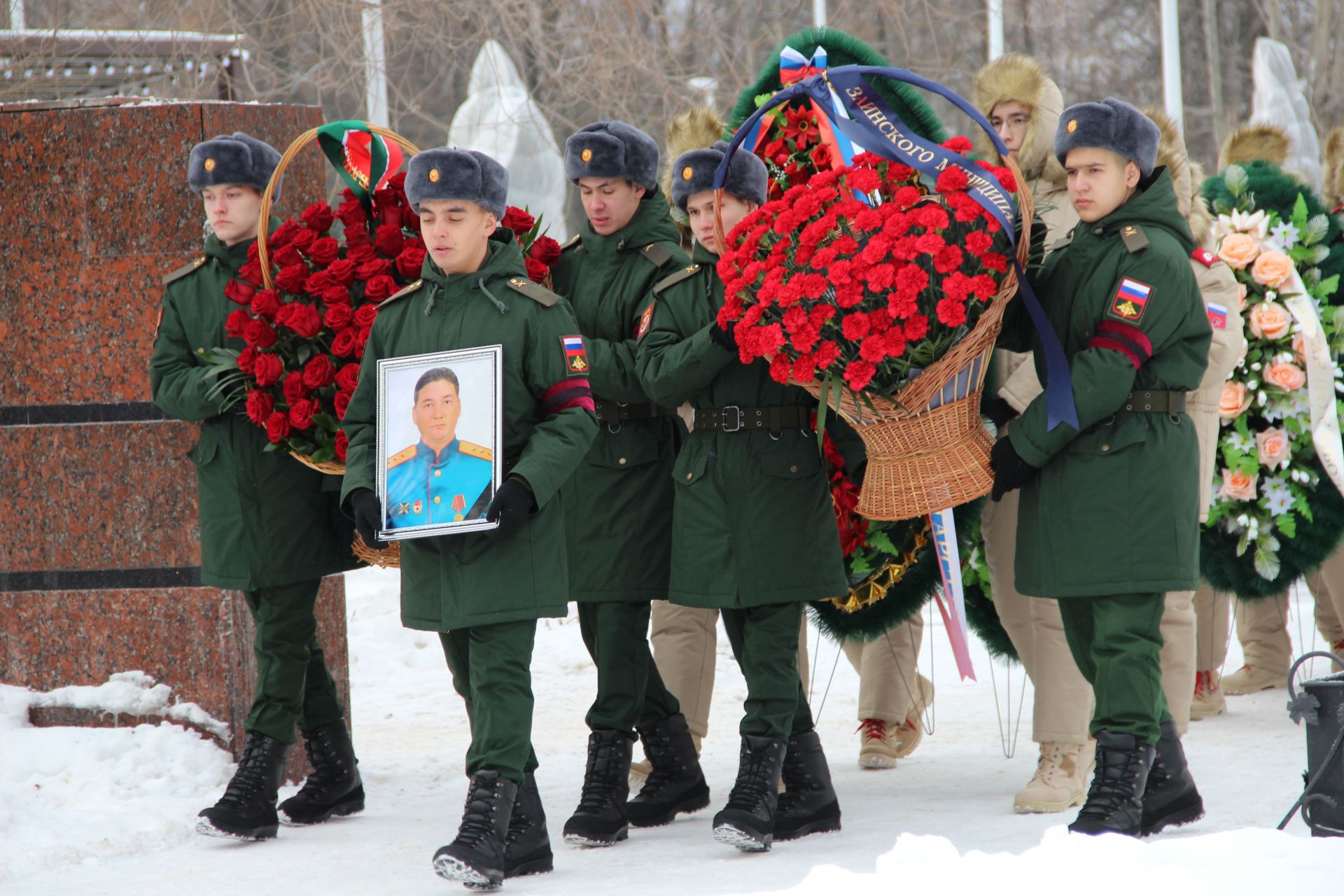 В Заинске в последний путь проводили военнослужащего, погибшего в зоне СВО