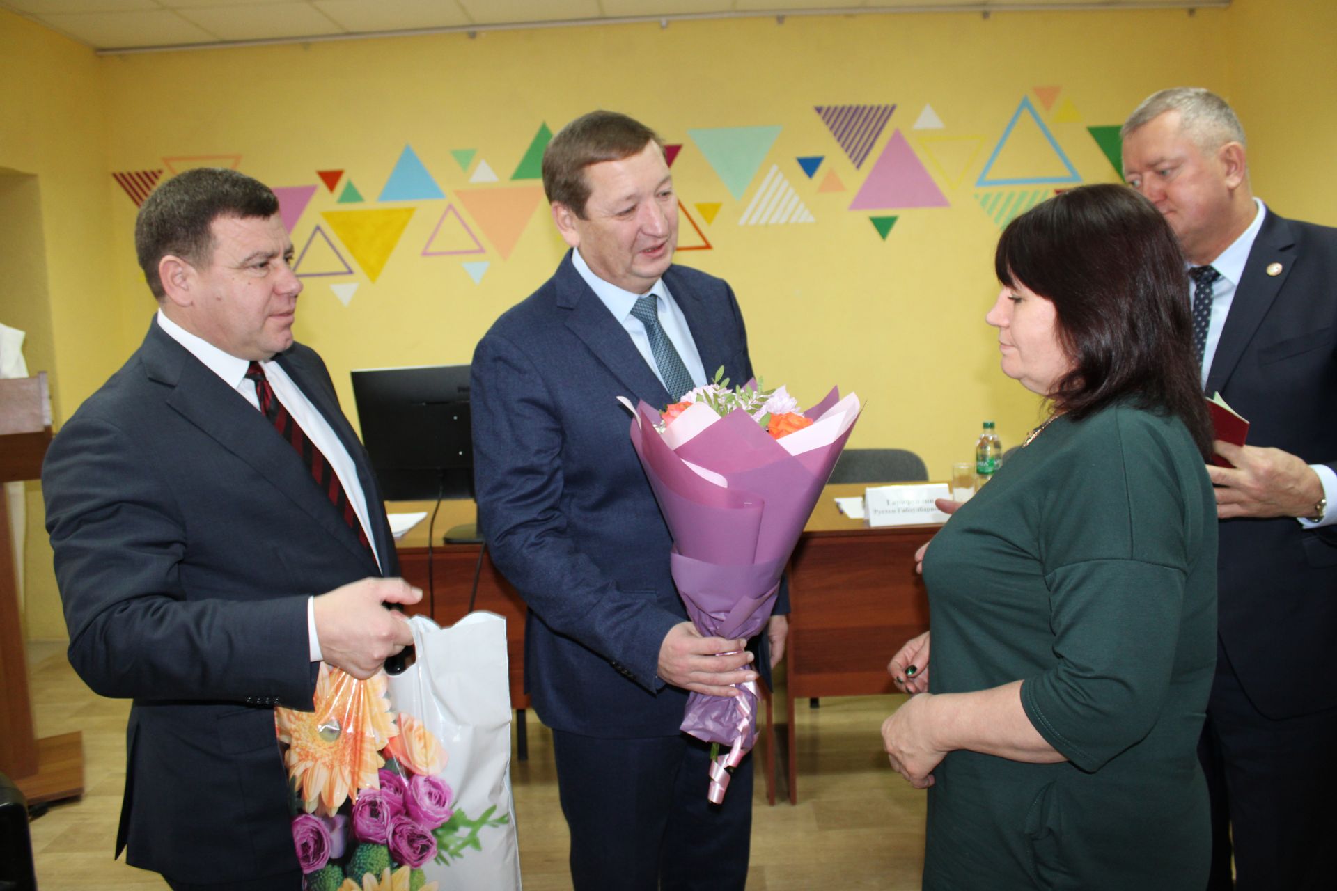 Зәйдә махсус хәрби операциядә һәлак булган егетнең әнисенә Батырлык орденының таныклыгы тапшырылды