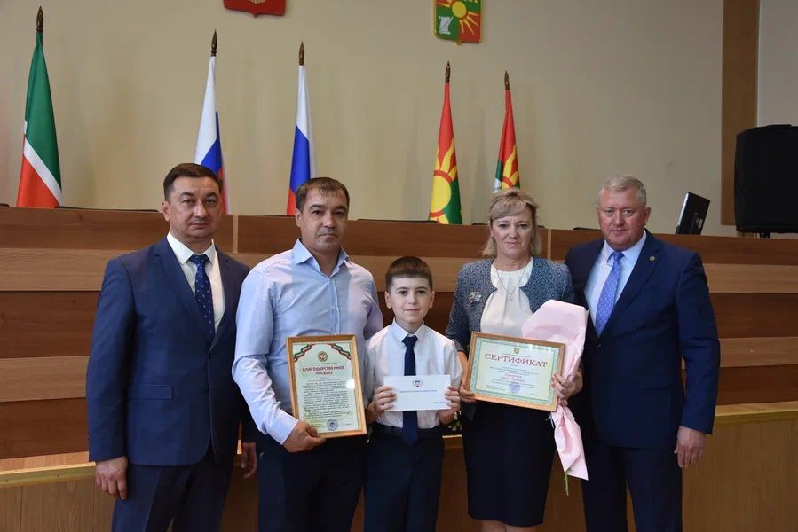 Зәйдә ике укучы 30 мең сумлык Ринат Фәрдиев премиясен алды