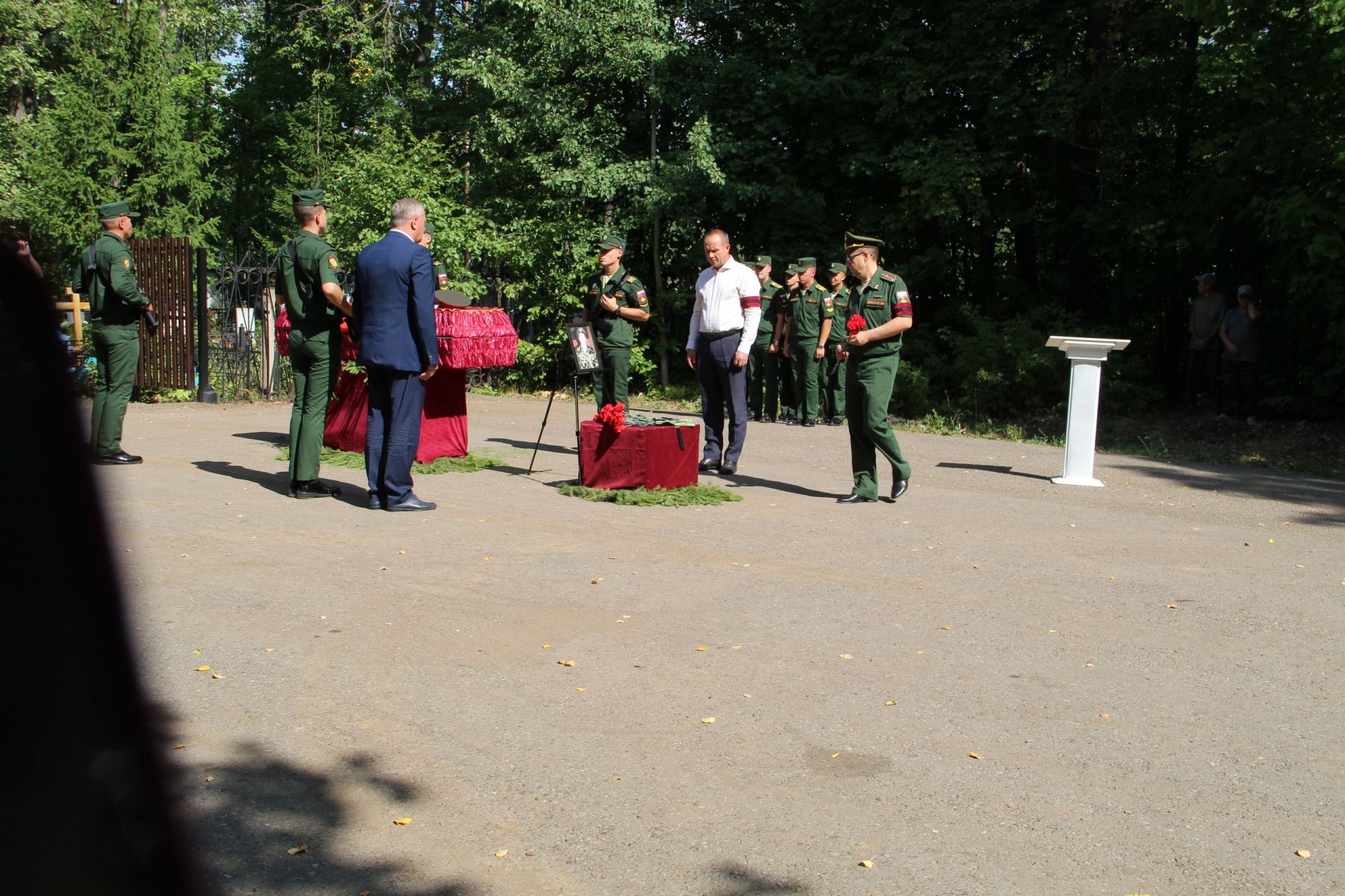 Бүген махсус хәрби операциядә һәлак булган Зәй егетен соңгы юлга озаттылар