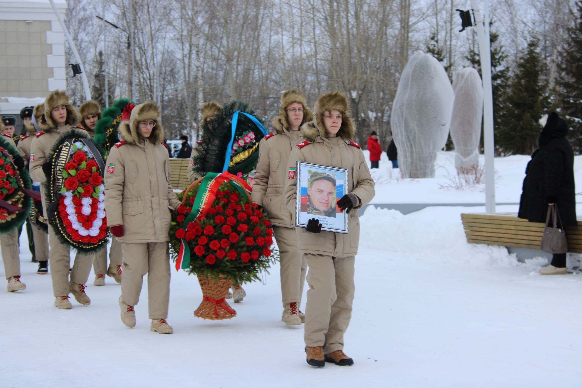 Зәй батыр егете белән хушлашты