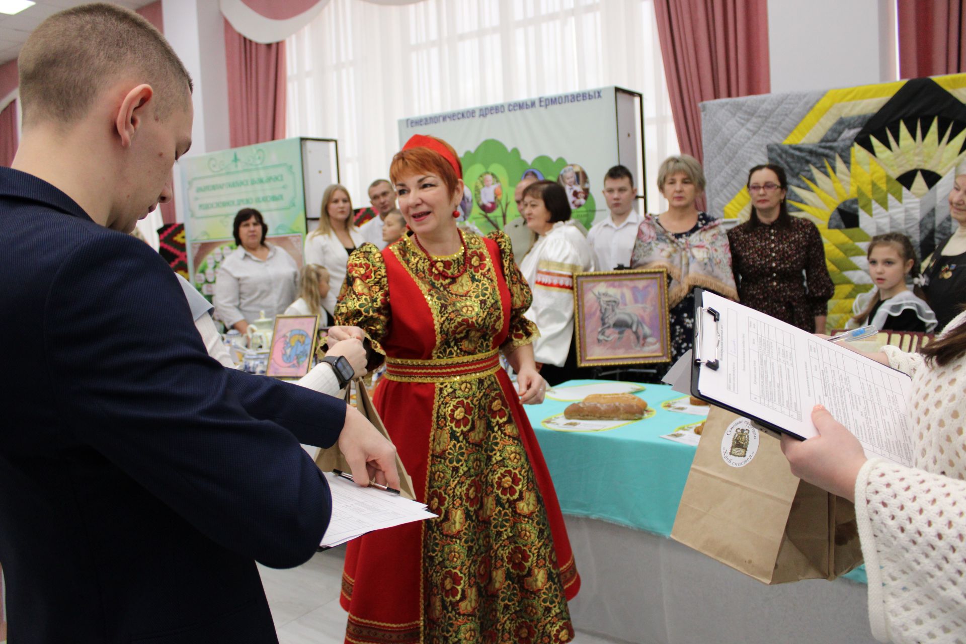 Стало известно, какая из десяти заинских семей одержала победу в муниципальном этапе фестиваля «Эхо веков в истории семьи»