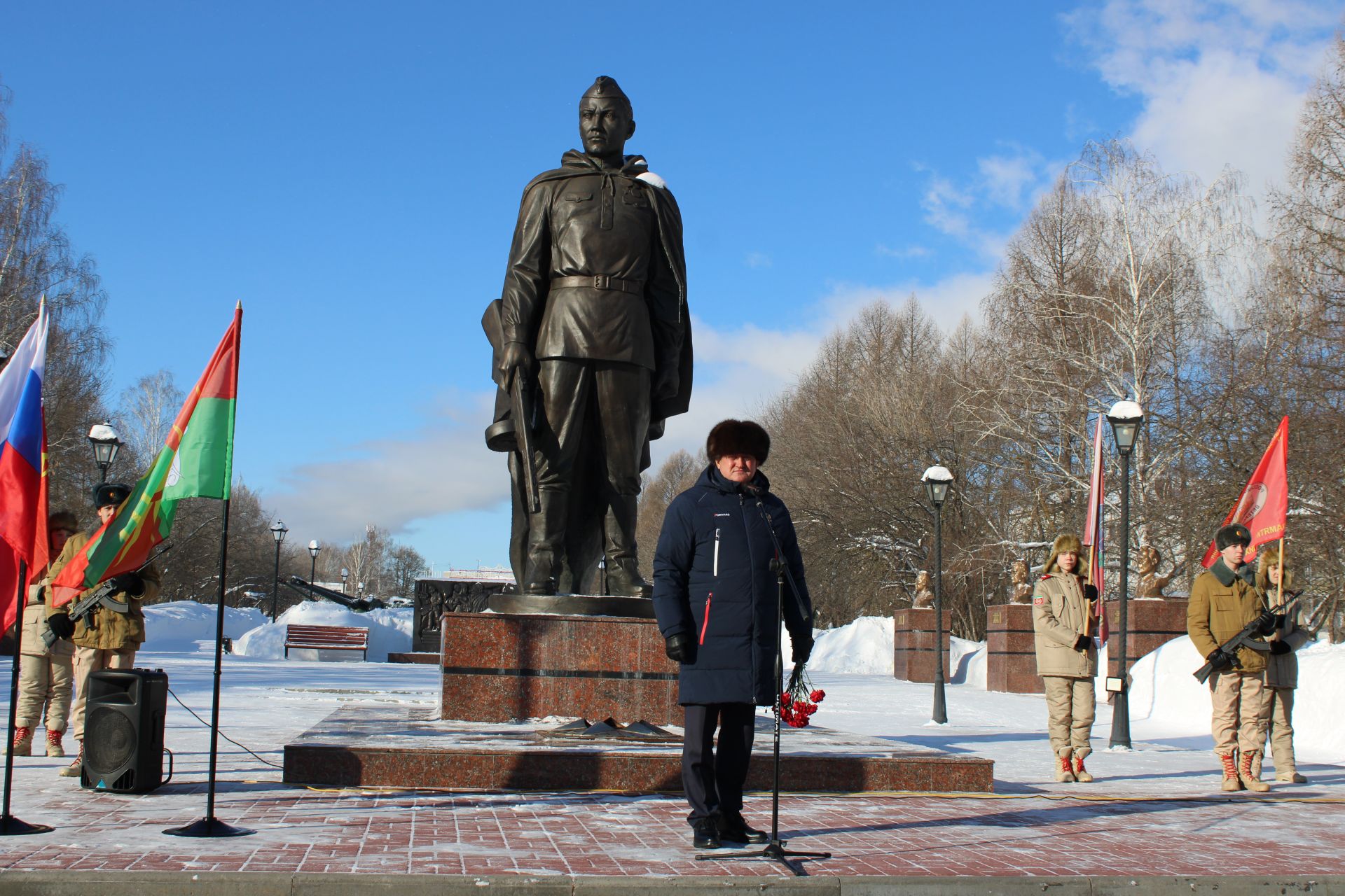 «Кайнар нокталар» да хәрби хезмәт үтүчеләргә хөрмәт белдерелде