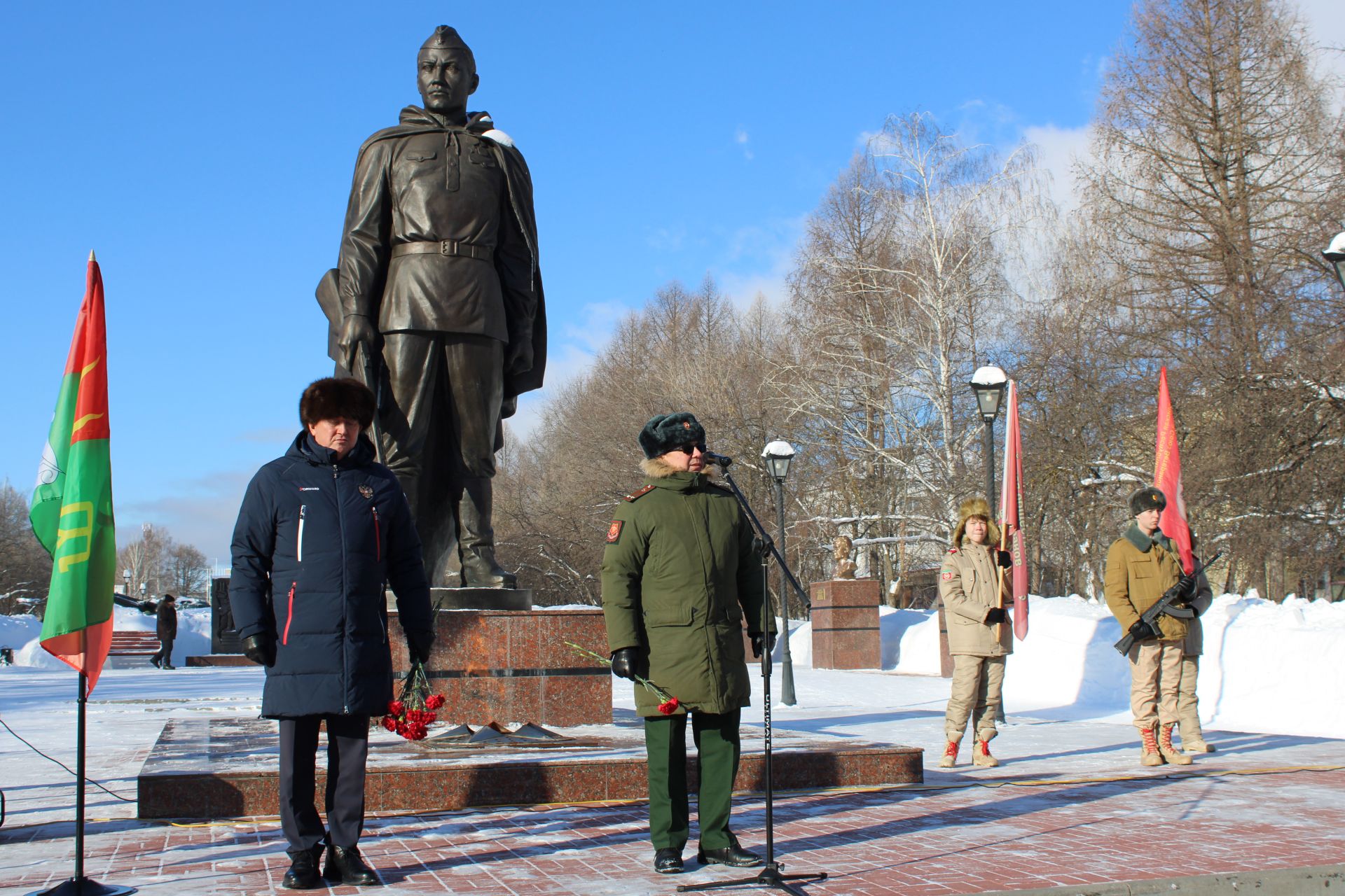 «Кайнар нокталар» да хәрби хезмәт үтүчеләргә хөрмәт белдерелде