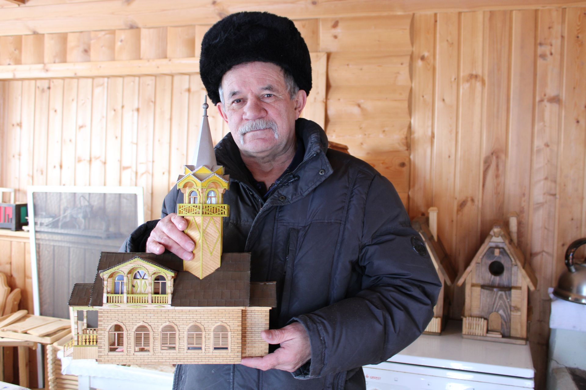 Талантливый уроженец села Керекес мастерит уникальные кормушки и скворечники для птиц