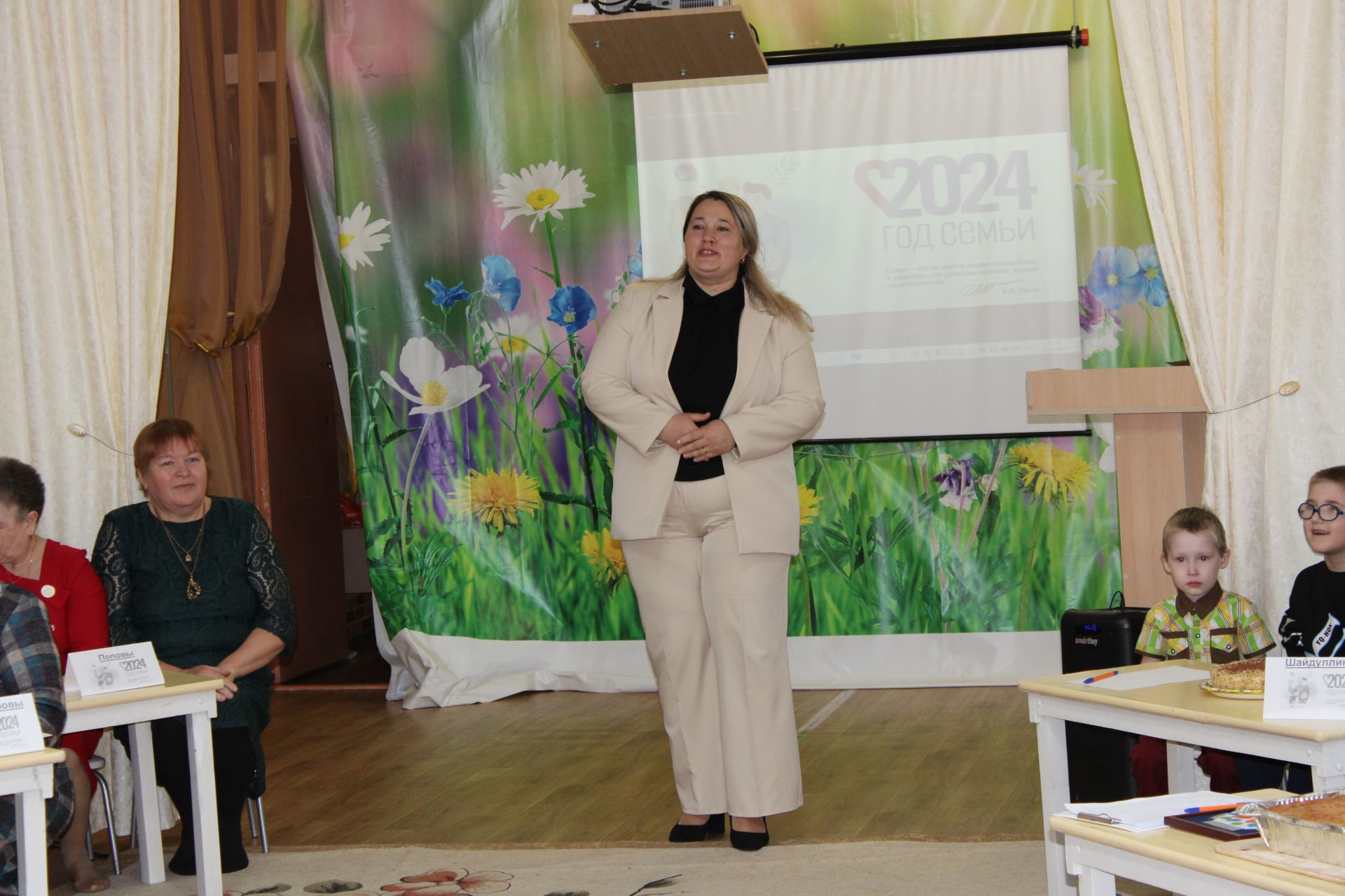 В Заинске необычный конкурс объединил шесть семей в детском саду «Дружная семейка»