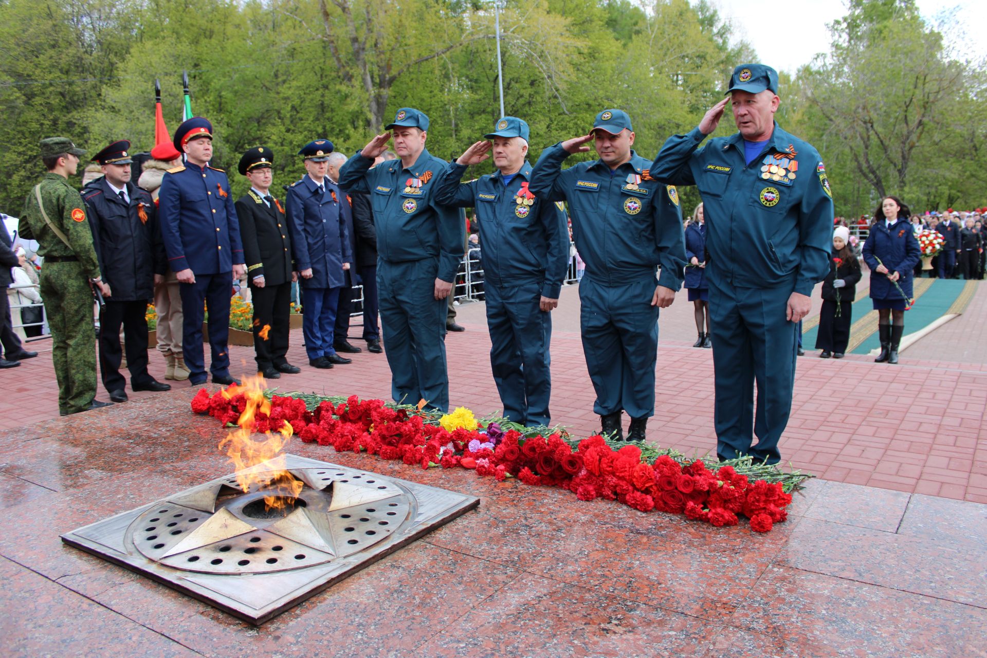 Полный фоторепортаж с празднования Дня Победы в Заинске