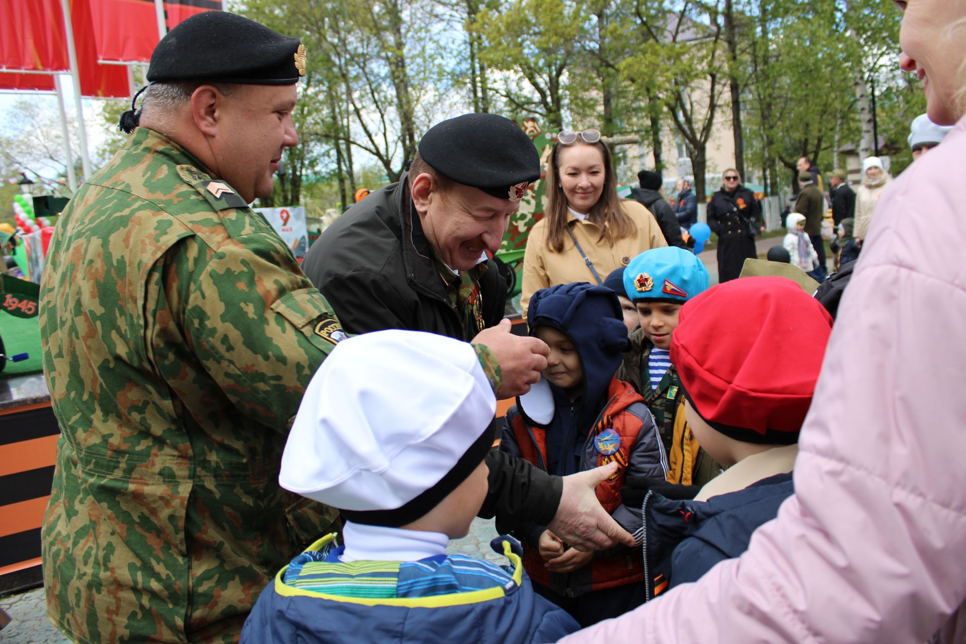 Полный фоторепортаж с празднования Дня Победы в Заинске