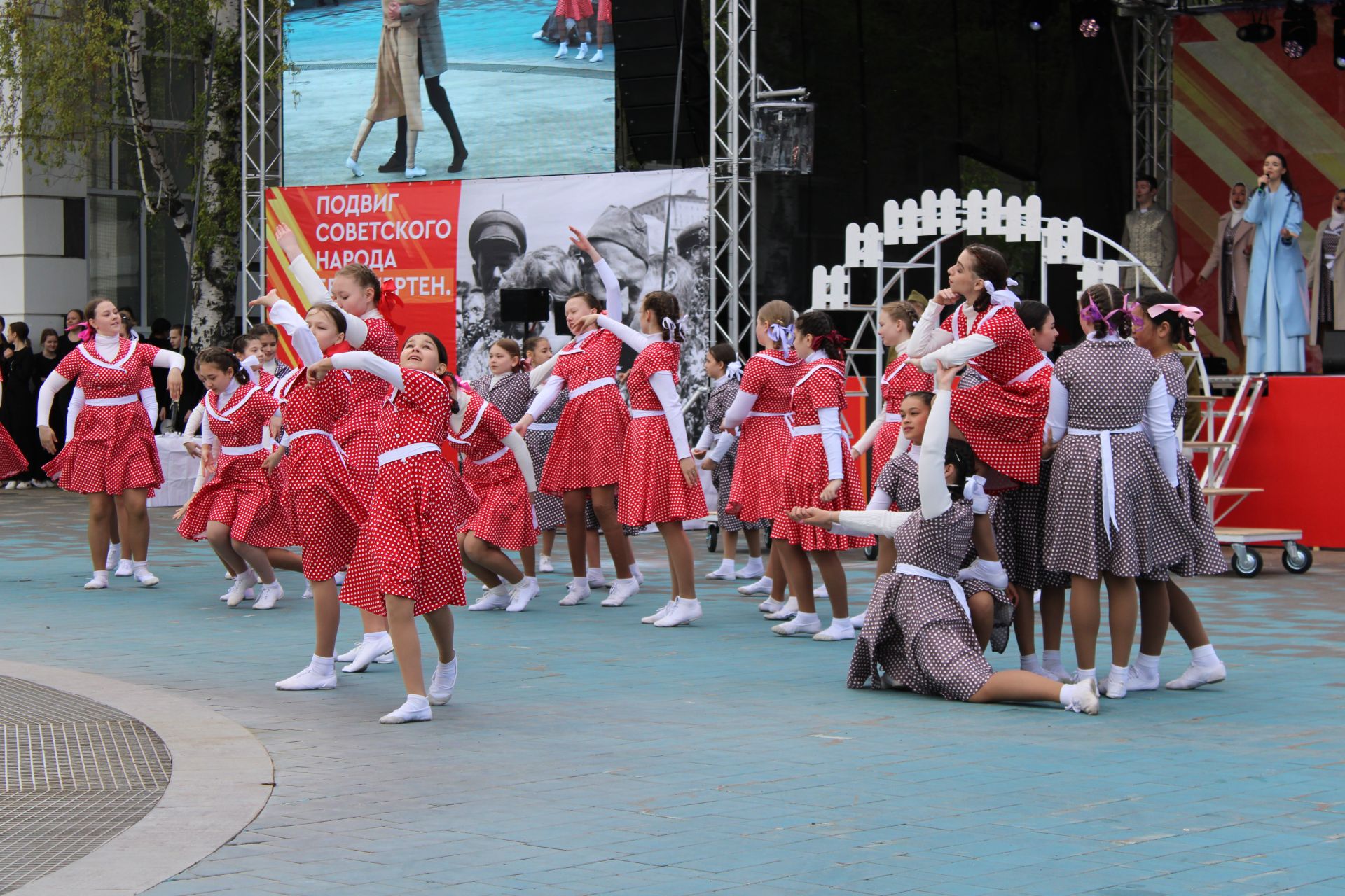 Сотни заинцев спели хором на праздновании Дня Победы в Заинске
