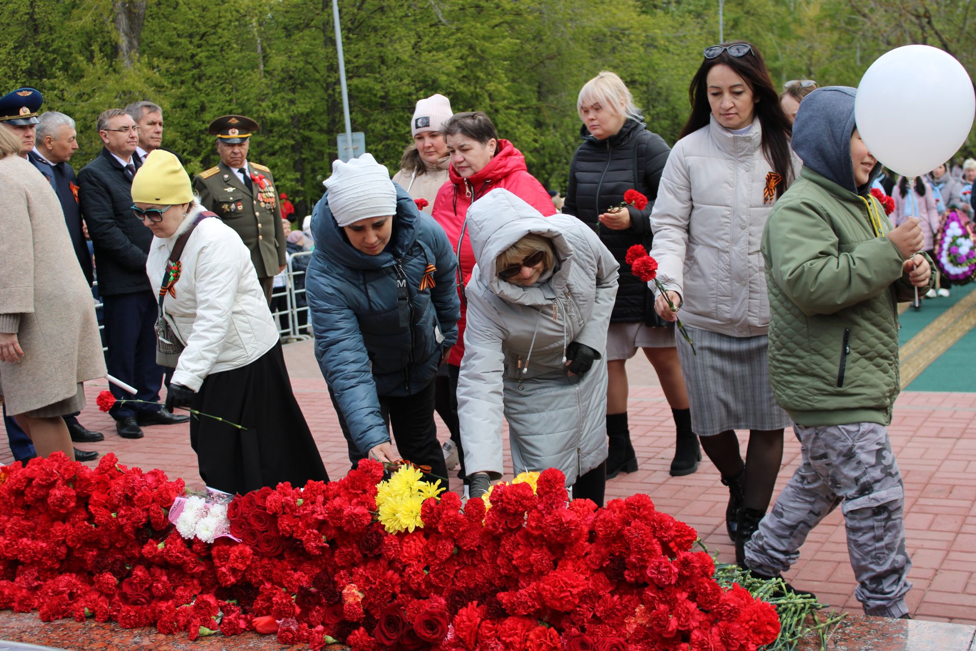 Полный фоторепортаж с празднования Дня Победы в Заинске