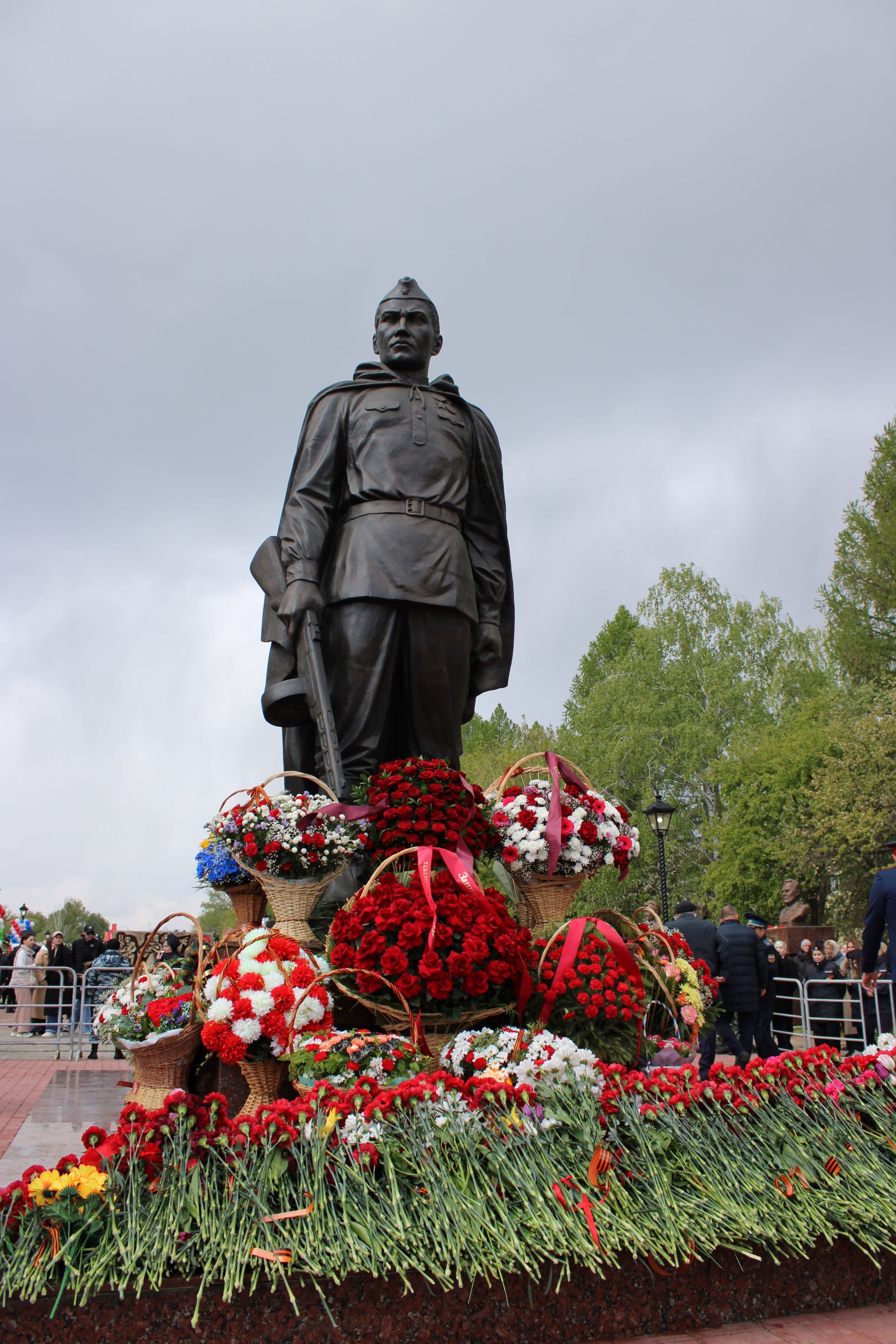 Полный фоторепортаж с празднования Дня Победы в Заинске