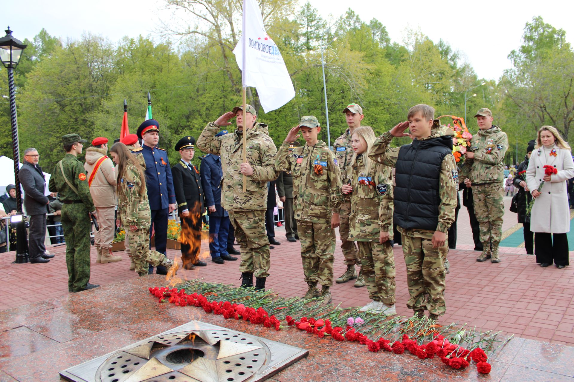 Полный фоторепортаж с празднования Дня Победы в Заинске