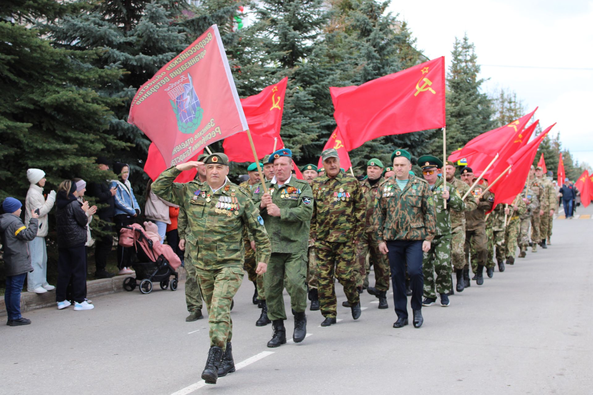 Полный фоторепортаж с празднования Дня Победы в Заинске