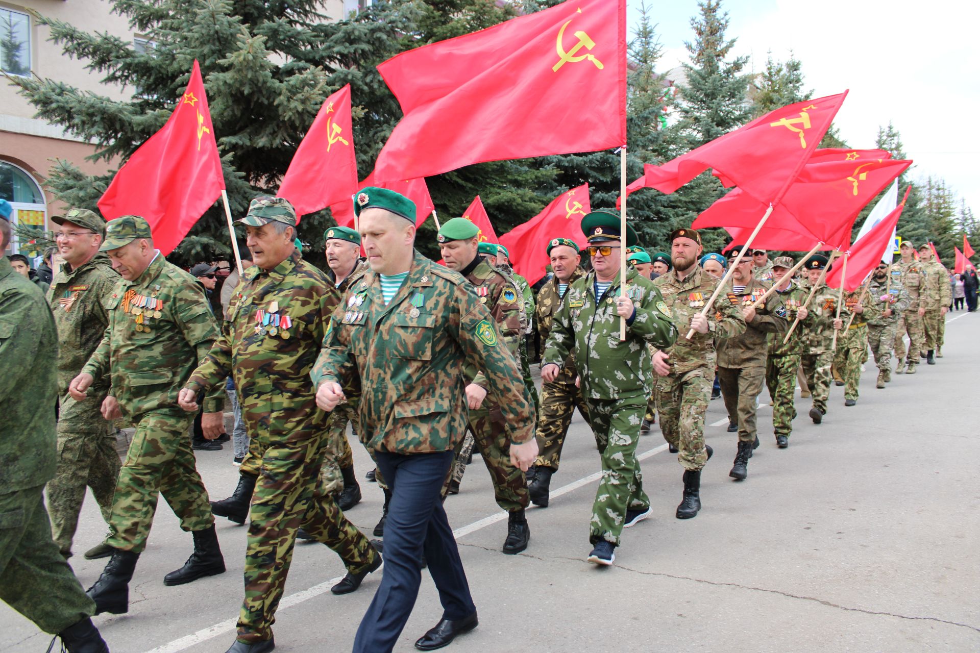 Полный фоторепортаж с празднования Дня Победы в Заинске