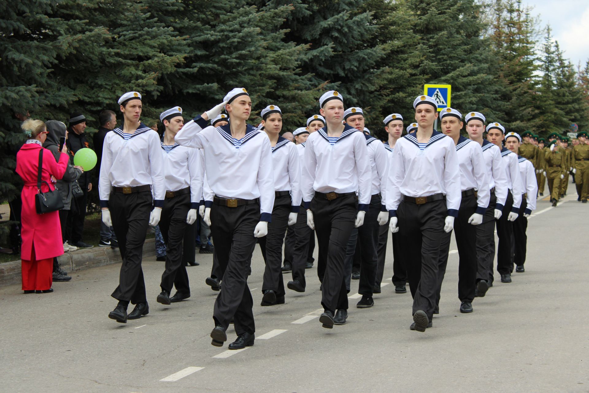 Полный фоторепортаж с празднования Дня Победы в Заинске