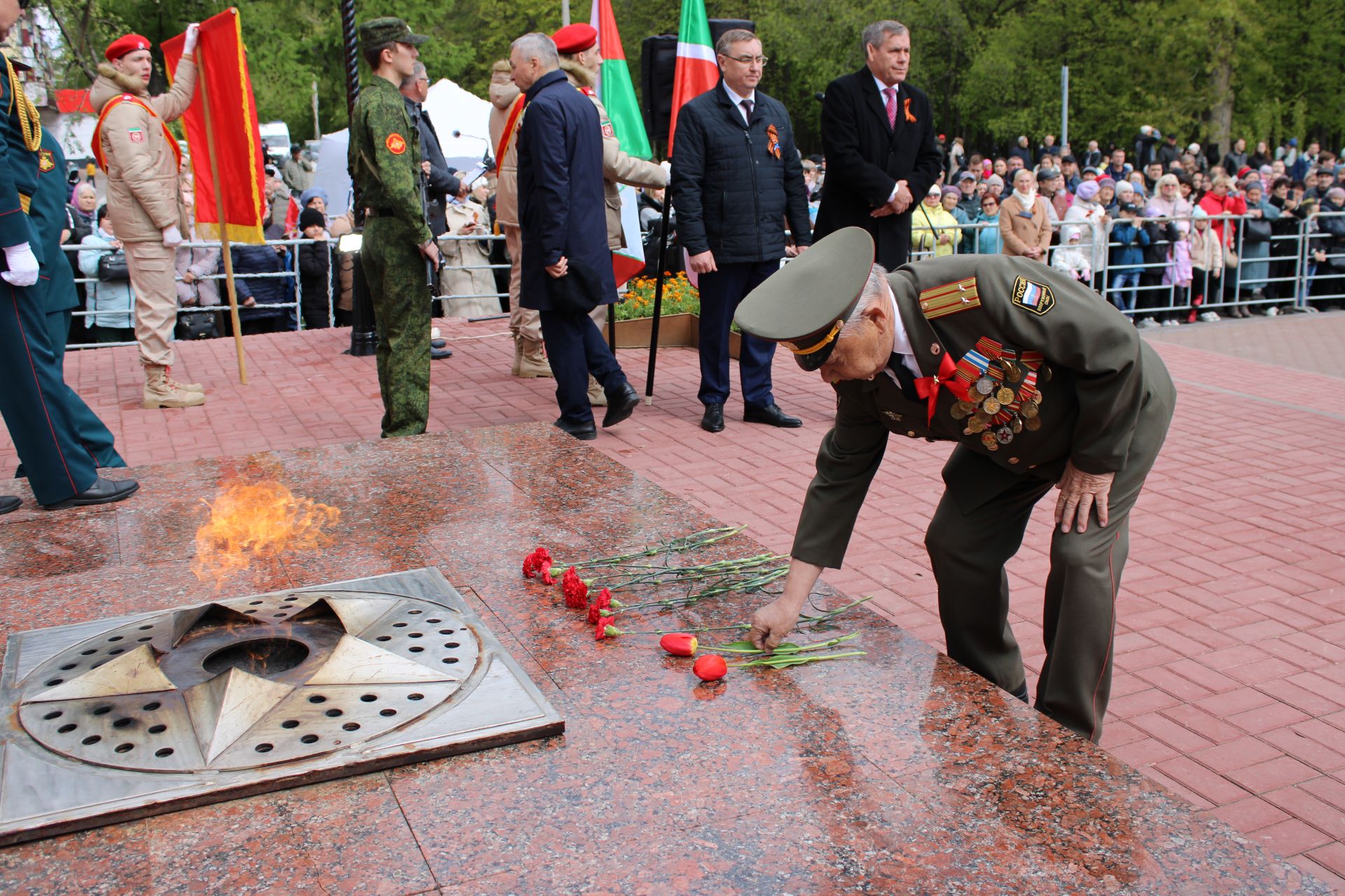 Полный фоторепортаж с празднования Дня Победы в Заинске