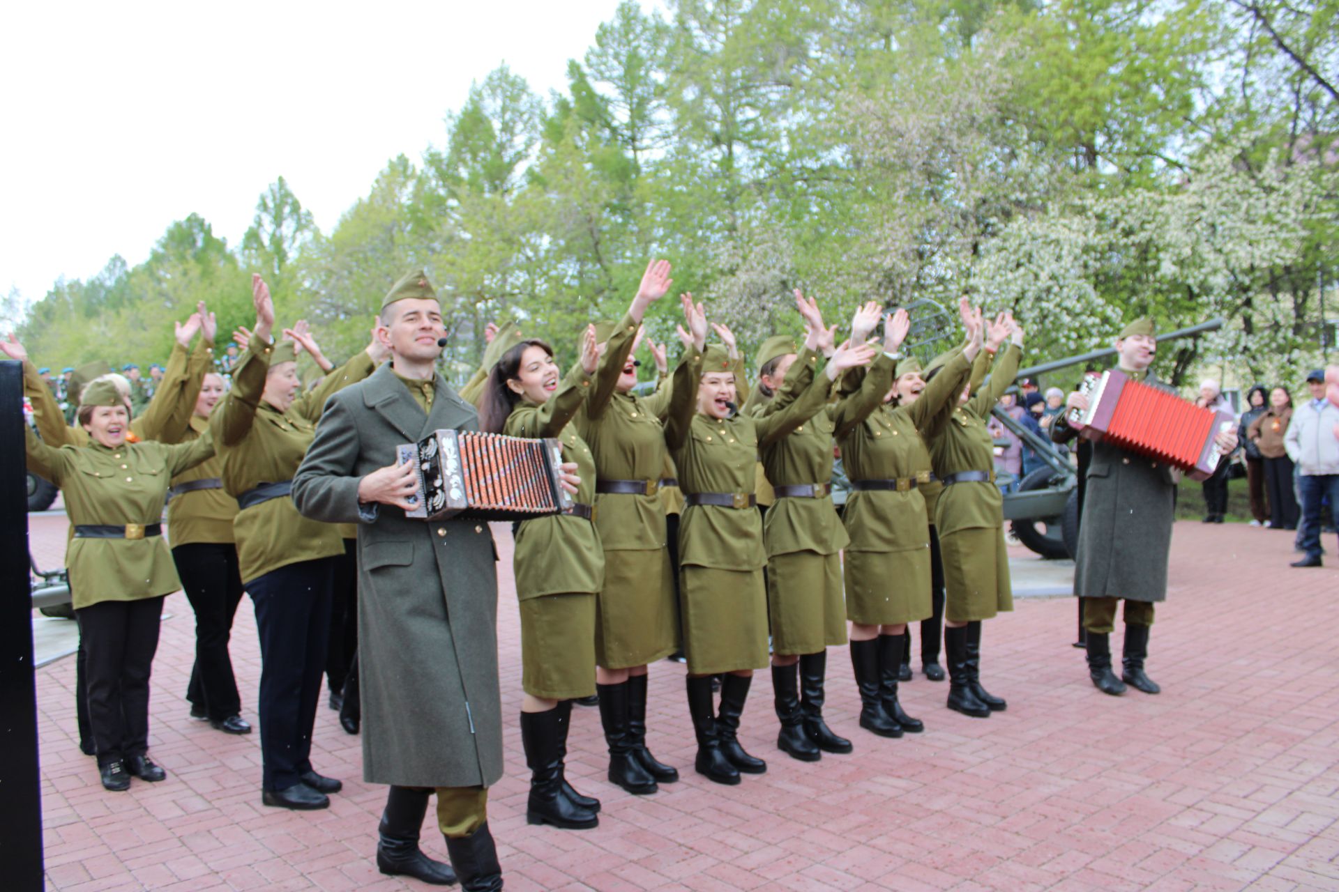 Полный фоторепортаж с празднования Дня Победы в Заинске