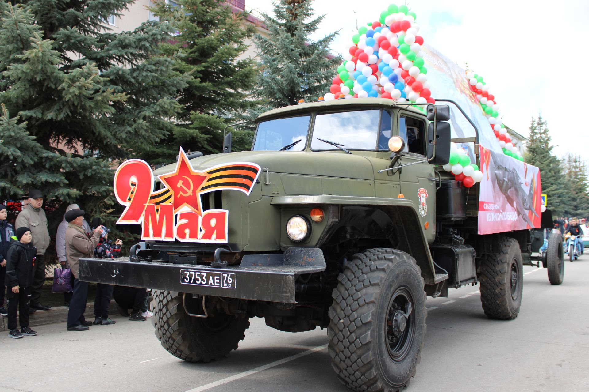 Полный фоторепортаж с празднования Дня Победы в Заинске