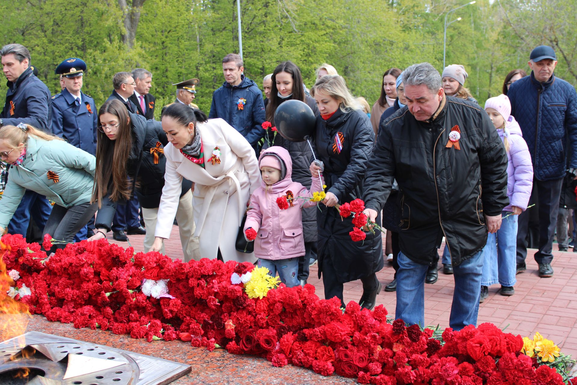 Полный фоторепортаж с празднования Дня Победы в Заинске