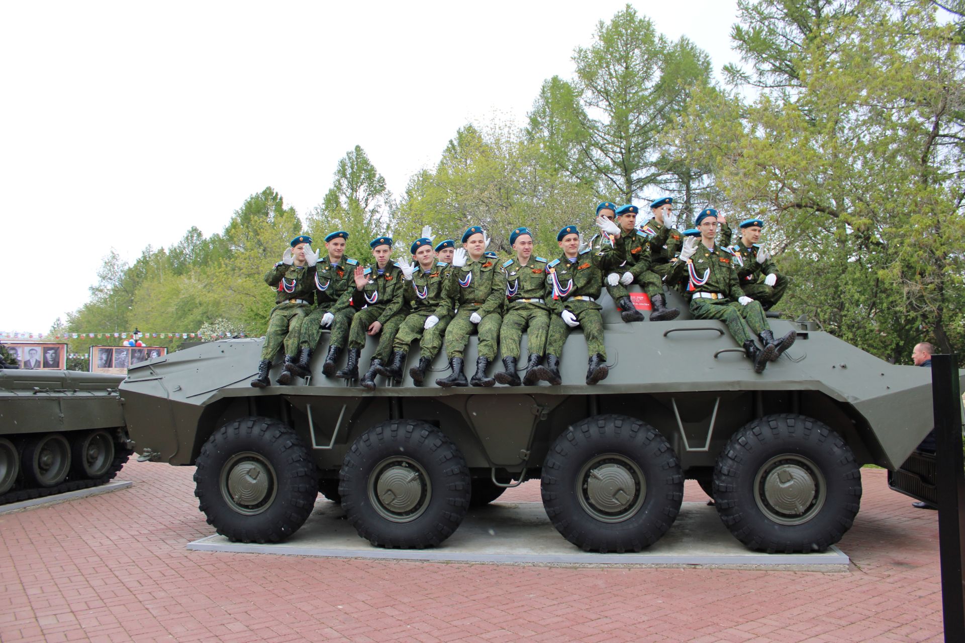 Полный фоторепортаж с празднования Дня Победы в Заинске