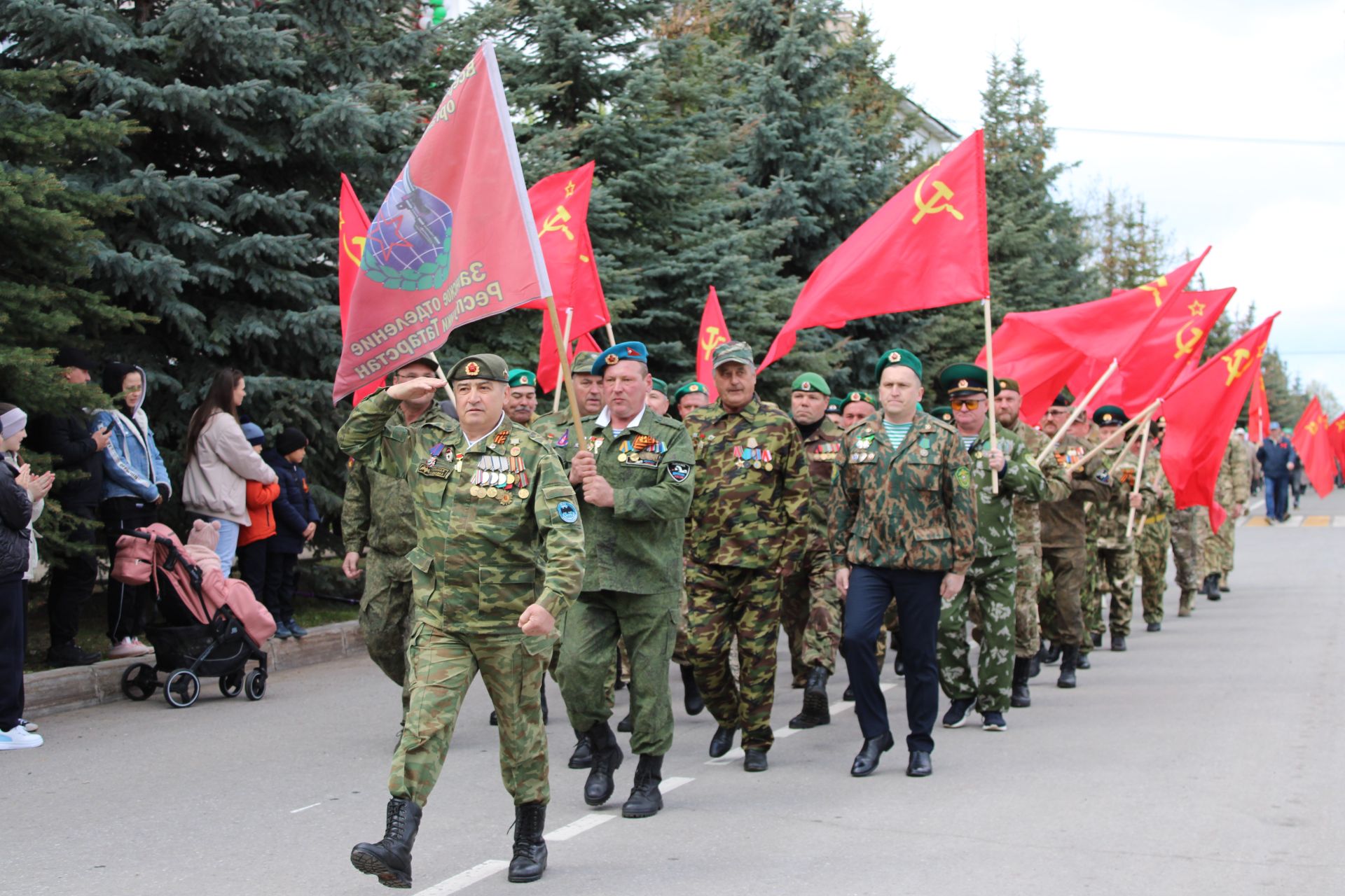 Полный фоторепортаж с празднования Дня Победы в Заинске