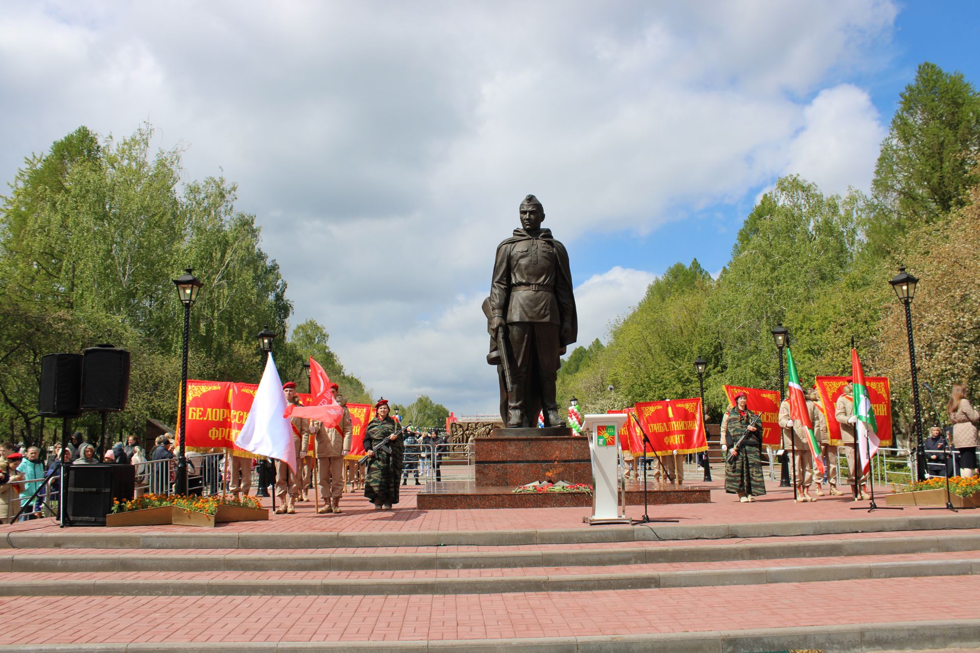 Полный фоторепортаж с празднования Дня Победы в Заинске